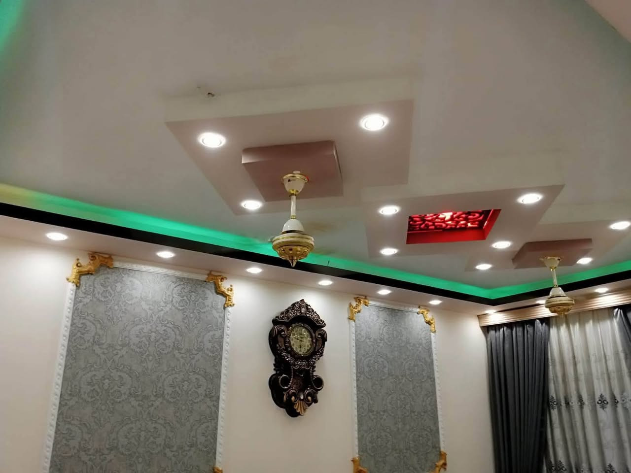 يالله
السلام عليكم
يعلن مكتب الخبير للعقارات
 وجود بيت طابو زراعي سند 25مساحته 115متر
موقع الدار الدوب خلف العمارات

مكوناته //استقبال ومطبخ وصاله وغرفه نوم ومجمع صحيات داخليه وخارجيه 

السعر. 55مليون بي مجال بصيط
للاستفسار الاتصال ***********
