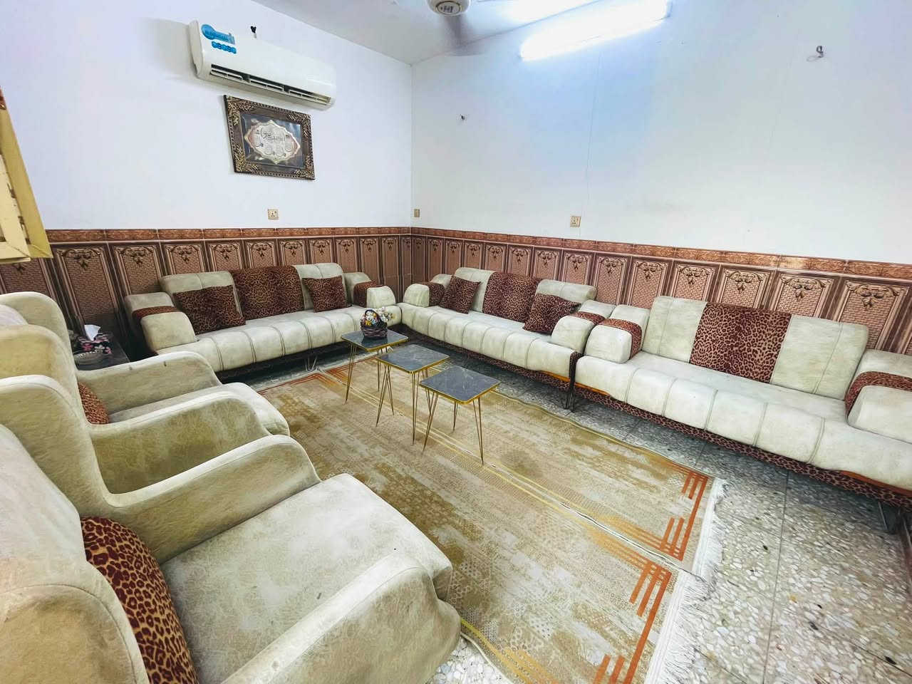 تخم تزكام تكمه ثكيل جدآ بلوك اسود  ١٠ مقاعد ما بيه اي ضرر كوشات هديه السعر ٣٢٥ وبي مجال العنوان البلديات الرقم ***********
