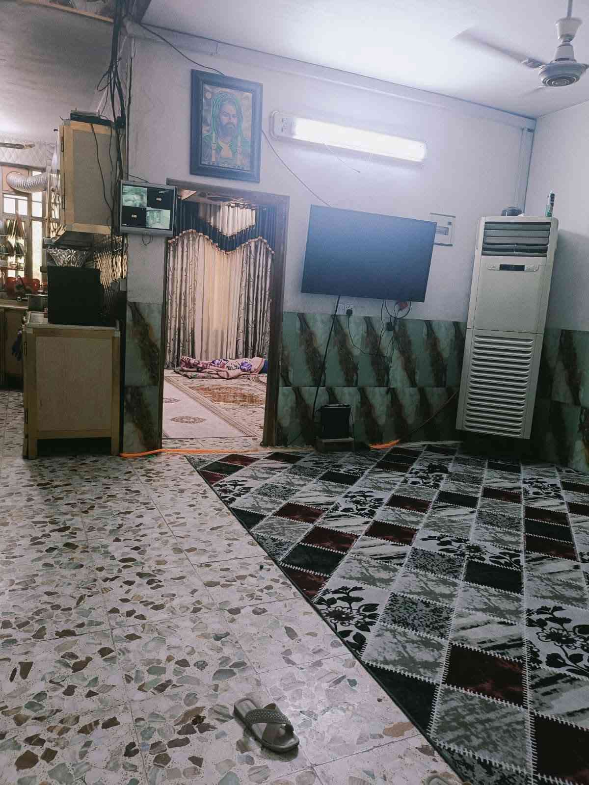 بيت لبيع واقع حال كفائات العبيدي مساحه 120متر بنا حديث قرب شارع 50السعر 45رقم الهاتف ***********
