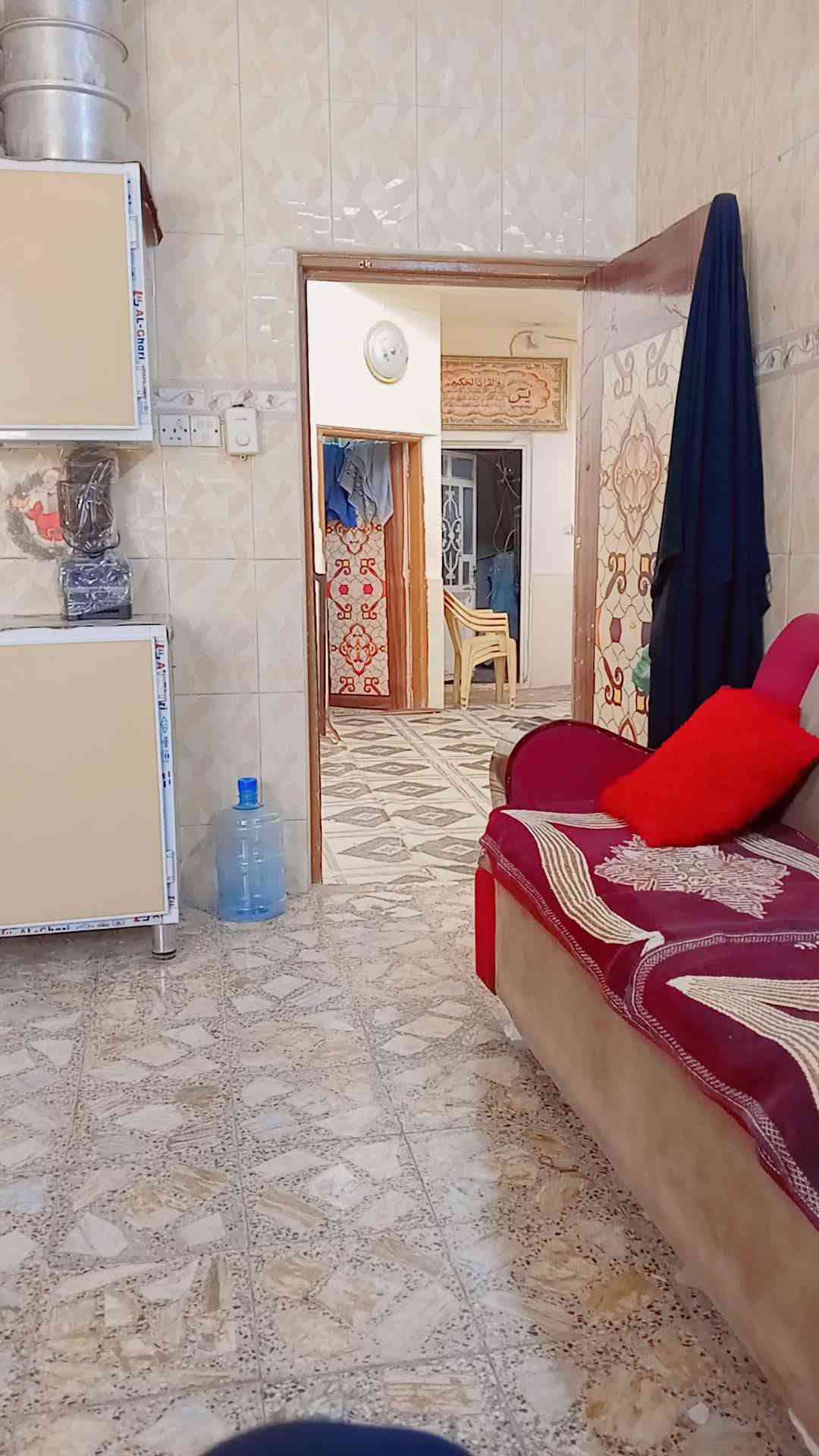 يا الله 
بيع للبيع بيع مستعجل مساحة 270م 
غرفتين وصالة واستقبال وكراج وحمامات داخلية وخارجية  سعر 70وبي مجال الي مو شراي لا يتصل للاتصال او الاستفسار واتساب ***********
@إشارة
