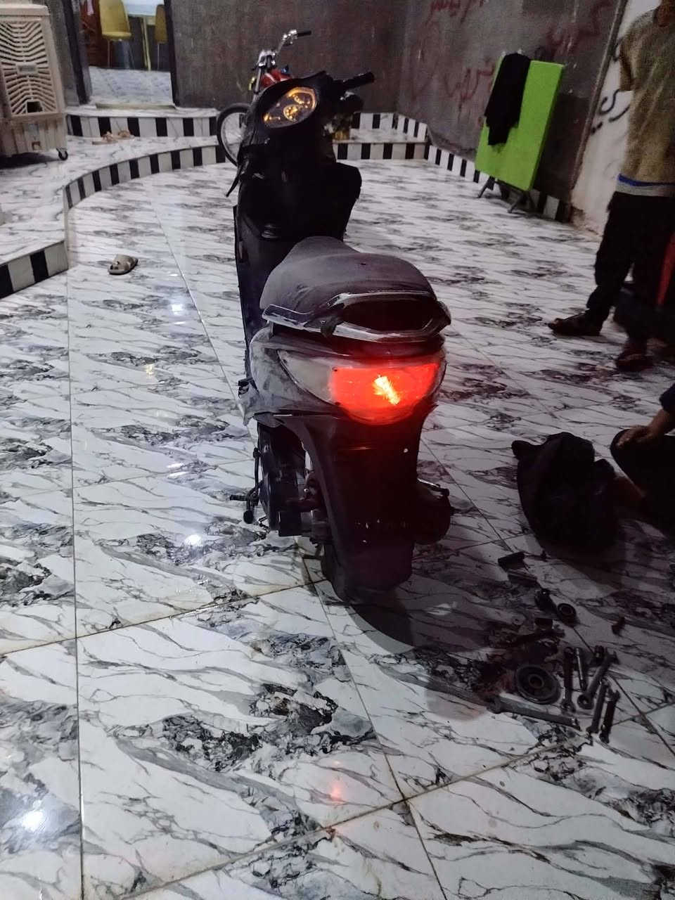 جي فور • نص كهربائيات • مجال قليل