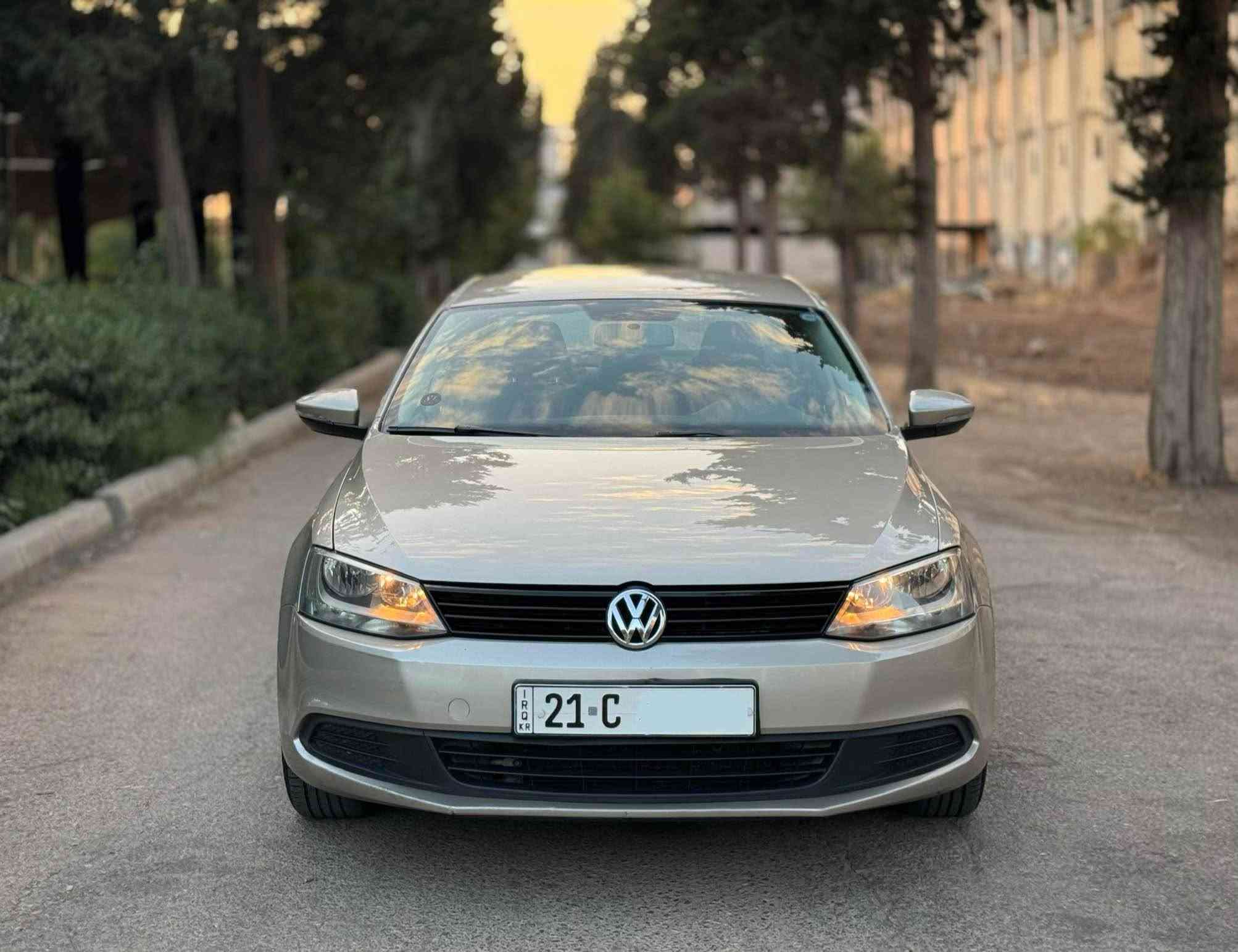 ‎کوردی / عربی 

‎بسم الله الرحمن الرحيم
Jetta 2015 خلیجی بێ بۆیاخ  

ماشەڵا سەیارەیەکی بە تەحەمول و کەممەسرەف
خۆم لە دەستی یەکەمم کڕیوەتەوە زۆر تازە ماوەتەوە
سەنەویو ڕەقەم تازەیە تا ٤ /٢٠٢٨ بە ناوی خۆمەوەیە 
مەکینە ٤ پستۆن ٢.٠ بێ تۆڕبۆ ٦ گێڕ مەرغوب بەشەرت
کامل سێرڤس ڕۆن و هایدرۆلیک و مەصفی بانزین 
پلاک و نۆزڵ و کامل ڕێڕەوی هەوا و حاسەکان 
 تایەو ویلی مۆدێل ٢٠٢١ ی بۆ بەستراوە 
181هەزار کیلۆ مەتر ڕۆیشتوە 

نرخ 💵(( 115 )) 💵گەڵا و معامەلە 

مواسەفات خلیجی ناسراوە 
شاشە ئایپاد ی بۆ بەستراوە و حاسە و کامێرەیە 
گێڕی ئۆتۆماتیک و عادی و سپۆرت و تحدید سرعە
جامەکانی ئۆتۆیە بە سویچ دەکرێتەوەو دا دەخرێ
تەبریدێکی زۆر ساردی هەیە و تەبرید مەرکەزیە ❄️
گاعی و کەتەلۆک و سپێر و جەگی شەریکەی تیا ماوە
زۆر مواسەفاتی تر …

سەیارەکە بێ بۆیاخە دەعامیش بۆیاخ نیە  ٣ پەڵە PDR ی هەیە و زۆر بە جوانی چاککراوە پێوەی دیار نیە 

ڤیدیۆی کاملی سەیارەکەم لایە کڕیار داوا بکات ✅

📍شوێن : سلێمانی 

***********☎️
ڤایبەر و واتصئاپی لەسەرە 

———————————————
جيتا موديل ٢٠١٥ خليجي بدون صبغ

ماشاءالله سيارة عمليه و قوية و الاقتصادية جدا 
شتريت من ايد واحد و باقي جديد جدا
سنوي و رقم جديد حتى ٤/٢٠٢٨ و باسمي 
محرك ٤ سلندر ٢.٠ تنفس طبيعي و ٦ گير مرغوب 
سويت كامل سيرفس زيت محرك و هايدروليك ✅
و مصفی بنزین جدید و بلاك و نوزل و كل حساسات
و تاير و ويل جديد مال ٢٠٢١ 
ماشي 181 الف كيلومتر 

سعر💵 (( 115 )) 💵ورقة و بيها مجال 

مواصفات خليجي معروفة
شاشة ايباد و كاميرا و حساس و تحديد سرعة 
گير أوتوماتيك و عادي و سبورت قوي جدا
جامات اوتو و يفتح و يصعد عن سويج 
تبريد بارد جدا و تبريد مركزي ❄️❄️
گاعيات و كتلوك و جك و سبير شركة موجود
بعد هواي مواصفات…

سيارة بدون صبغ  حتى دعاميات بشرط
بيها ٣ مكان تعديل PDR و مامبين 

عندي فيديو كامل سيارة شراي آطلب و تدلل ✅

📍مكان: سليمانية 

***********☎️
فايبر و واتساب موجود السليمانية, العراق
