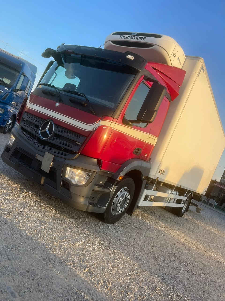 Mercedes Anus. 1827.  2018.  سيارة جديدة مقفول عنوان السليمانية.  ***********
