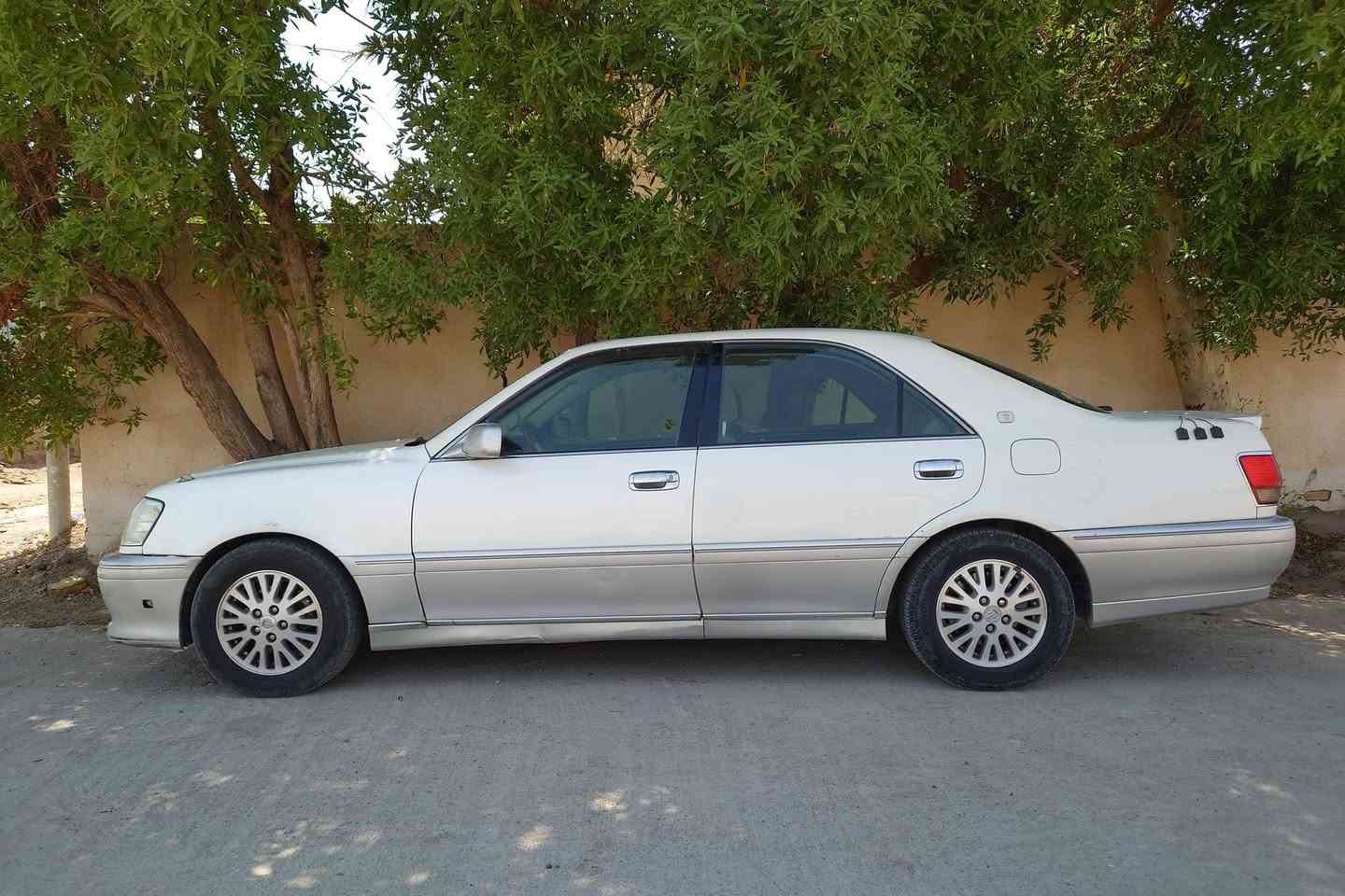 تويوتا كراون (ملكة جنون) موديل 2002 للبيع
سيارة جاهزة من كلشي وبدون أي مصاريف، دق سلف وتوكل على الله.
​📌 المواصفات والحديث:
​الفئة: فول مواصفات (4 دكم + فتحة قمارة).
​المحرك والكير: محرك D4 الكبير، كير ومكينة بشرط الجاهزية.
​الحدادية والتبريد: حدادية كاملة ومجددة، والتبريد ثلج.
​البودي: مكصوصة قمارة فقط.
​الأوراق والتسجيل: أصولية، رقم كركوك (ترقيم قديم)، فقط گمرك غير مدفوع.
​💰 السعر: 55 ورقة 
📍 المكان: الناصرية
📞 للتواصل والاستفسار: ***********

🚩🚩 للجادين اتصال فقط مكلف بل نشر
