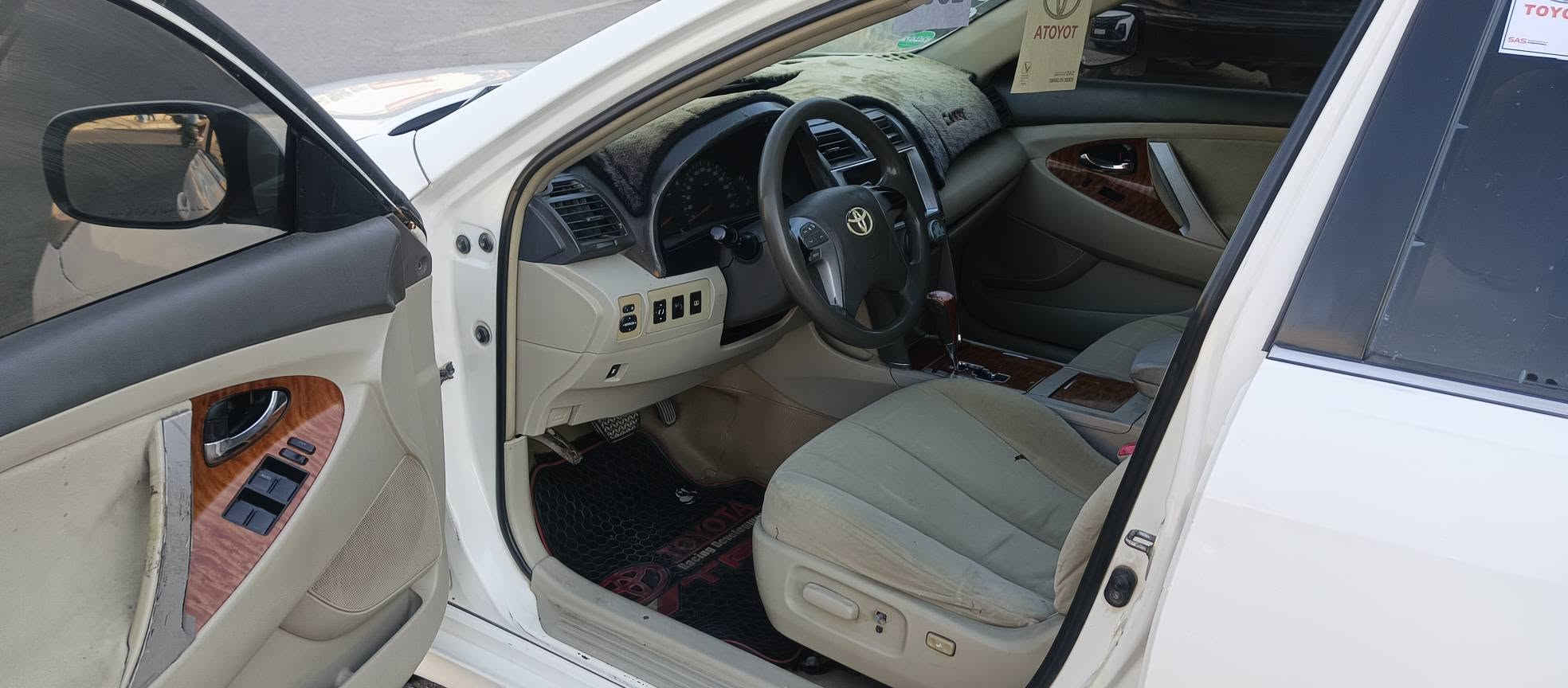 سلام عليكم مرخصه لا دمن
كامري 2008خليجي فول مواصفات GLX
كير مكينه صدر تخم تاير تبريد ثلج سياره جاهز 
بيه صبغ كم قطعه بدون اي دواخل 
مكان فلوجه الكورنيش السعر 93وبيه مجال 
*********** رقم بغداد انكليزي

نص مكتوب في الصور:
- CHILL