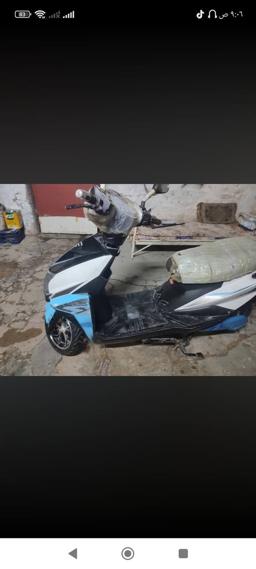 السلام عليكم
ماطور شحن للبيع
5بطاريات (بي بطاريتين ضعيفة يحتاجلهن تبديل) 
نظيف وشغال
العنوان الرمادي حي البكر قرب النادي الملكي
السعر 150الف قفل
للاستفسار اتصل ***********
الخاص مغلق الشراي يتصل عل رقم
