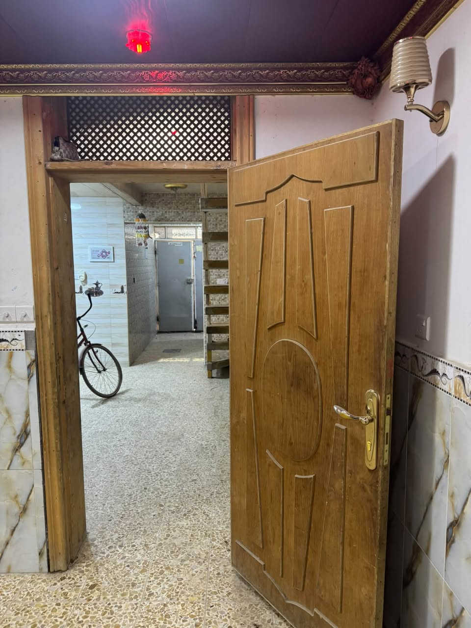 بيت للبيع  بنيان جديد  ٨٤ متر طابقين اربع غرف +محل  صالة مطبخ الموقع شارع المدينة  للاستفسار ***********البيت جاهز للسكن
