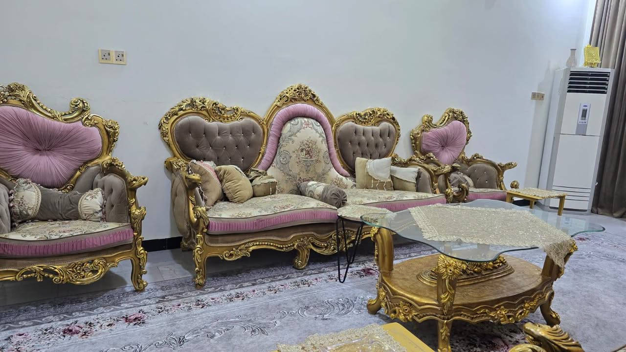أثاث للبيع درجة اولى..
◀️ تخم ملكي زان درجة اولى مع الفرشة والطبلات 
◀️ تخم كريمي اصلي مع الفرشة والطبلات 
◀️ تخم ديوان 14 متر وبيه زاويتين مع طبلات وفرشة 6 ✖️ 3 
◀️ للاستفسار التواصل على الماسنجر فقط...
