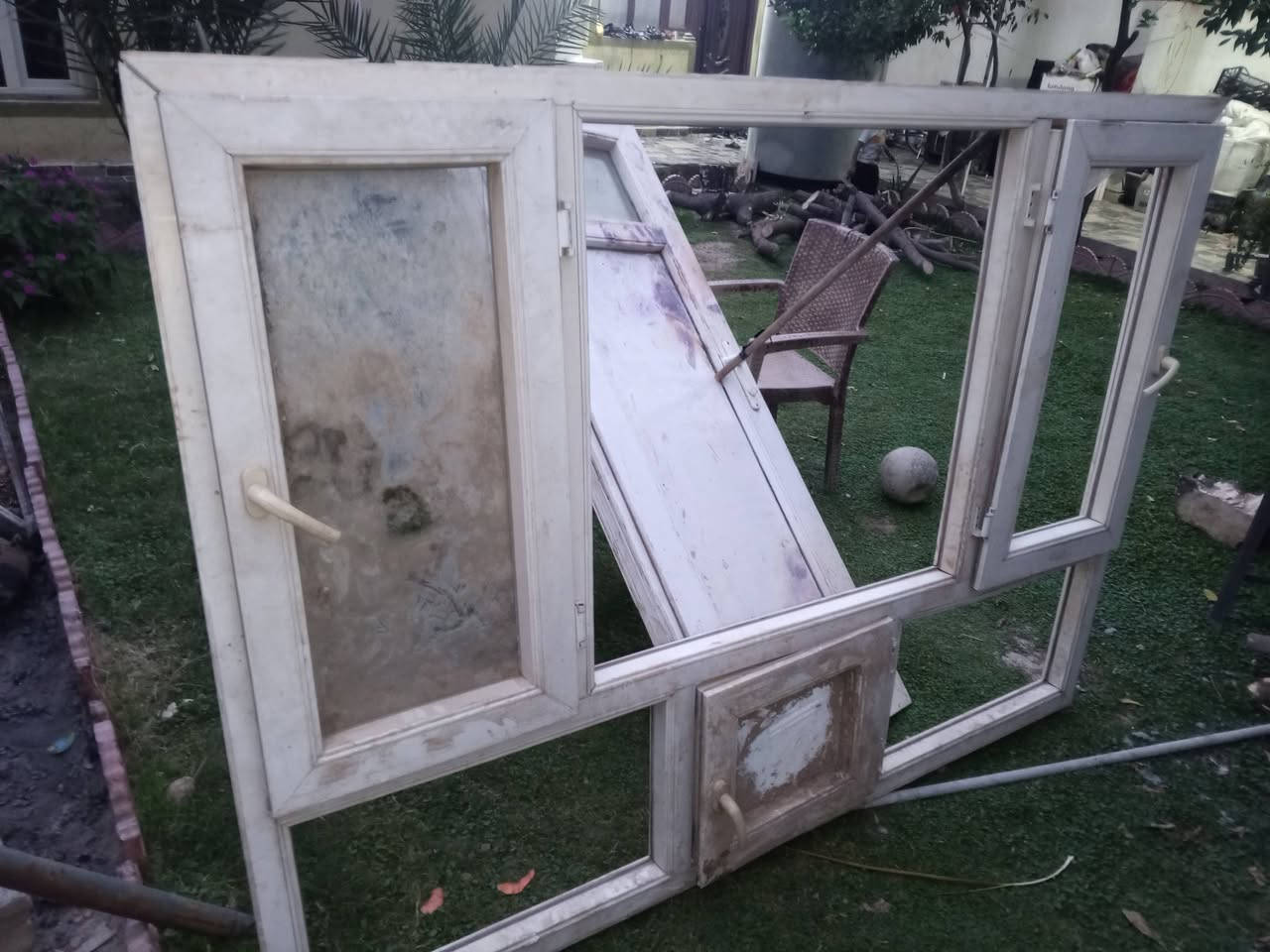 باب ٦٦×١٨١ • شباك ١٩٤×١٤٣