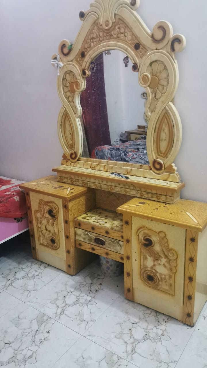 غرفه اخشاب للبيع
***********
