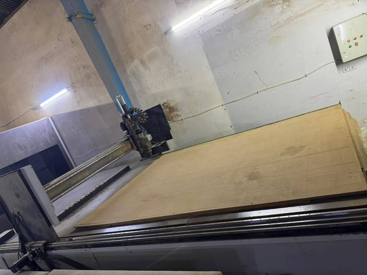 ماكينة كبس الوان pvc  وماكينة حفر cnc
مواصفات ماكينة كبس الالوان 

12 متر 
طاولة فاكيوم لتثبيت الألواح 
غطاء حماية 
زر ايقاف الطوارئ 
نظام عمل اوتوماتيكي 

جاهزة للفحص ...

مواصفات الcnc 
500×275
عدد المحاور 3 .axis 
رأس واحد 
سرعة الحركة 15.30 متر بالدقيقة 
قدرة السبندل .3.5...6 كيلو واط 
جاهزة للفحص ..

تواصل واتساب ..***********
