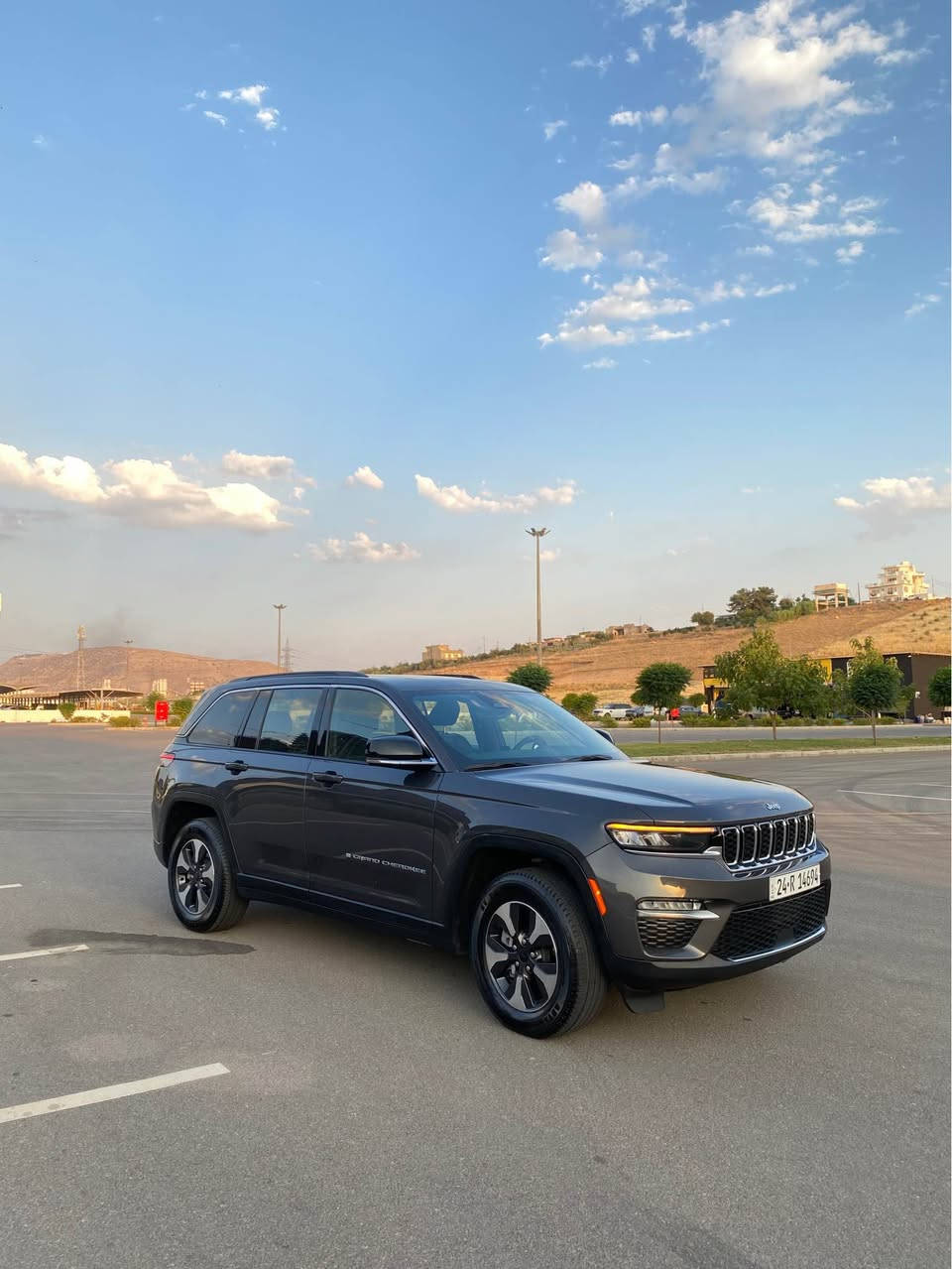 Jeeb Grand Cheroke 2024 Limitid 4xe
 
سيارة فول فول مواصفات مكفولة 
دفع رباعي 4x4 
تجي بنزين و هايبريد و كهربائي 
ماشية ٥٥ الف ميل 
مكفولة مواصفات بانوراما باب بصمة سيارة شغال
سيارة مرقمة جاهزة و ب أسمنا 
كير و محرك ب شرط 
تحويل وكالة و غرامات ب شرط 
و صفحاتها بدون ملاحظات ابد 
ضررها فقط مصطرة بونيد يعني ربع بونيد معا نص جاملوغ صبغ
بدون دواخل ب شرط و بدون ارباكات بدون بدنة و شواصي 
و اهم شي سعرها و ب هذا المواصفات بلاش بلاش 
سعر ٢٩٤$ ورقـــة و مجال 
للمزيد من المعلومات اتصل على هذا الرقم 
كورك-واتساب 
*********** سميل, دهوك
