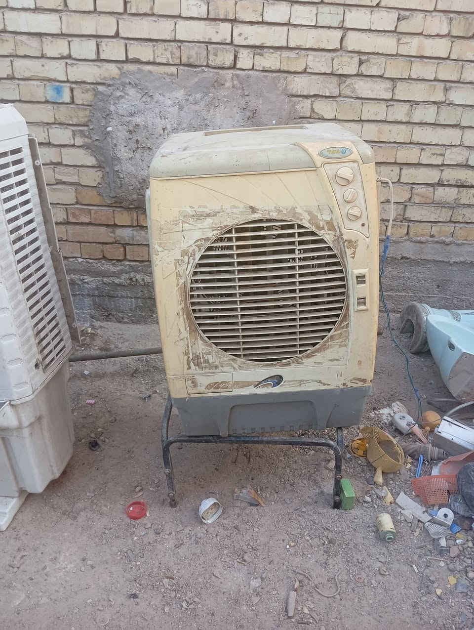 للبيع على الفحص السعر اثنينهم 75الف العنوان مدينة الصدر رقم ***********
