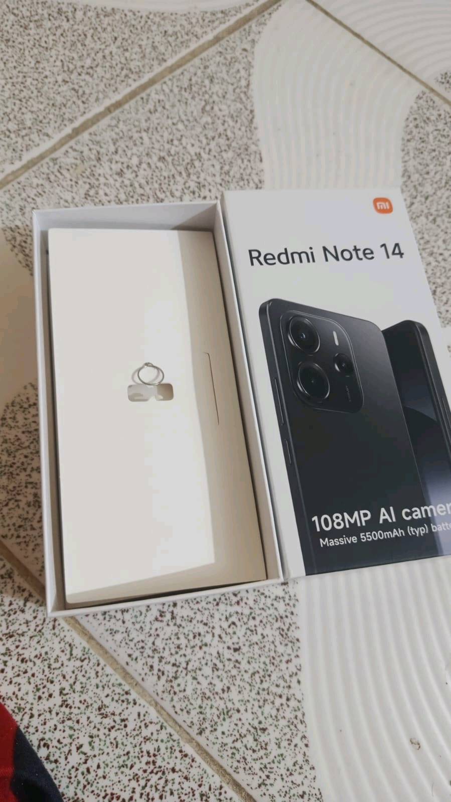 متوفر جهاز Redim Note 14 ذاكره الجهاز 256Gb يأتي مع شاحنه 33w وكارتونته ولزكه حمايه يشغل 60 فريم اغلب الالعاب  بطارية الجهاز 5500mAh + اكو فطرين بسيطات بلزكه مال شاشه وليست الشاشه يجي الجهاز ويه كامل ملحقاته العنوان بصره حيانيه سعر الجهاز 200 وبيه مجال للتواصل خاص او علا هذا الرقم ***********
