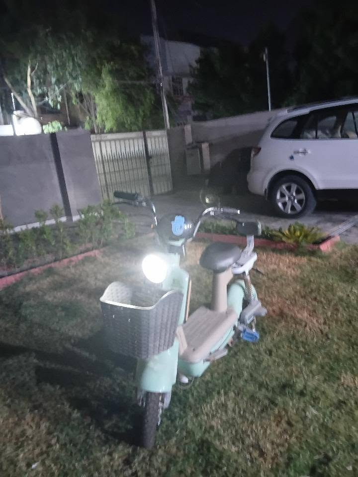 للبيع دراجة كهربائية(Hub Motor)
كاملة كل شيء ما بيهة بس الجوزة مال سويج عطلانة بس موجود سويج و كارت 
ملف 500 واط (48 فولت).
4 بطاريات 
سرعتها 35 
حجمها 14
سعرها 250 ألف 
مكاني بغداد العبيدي 
***********
