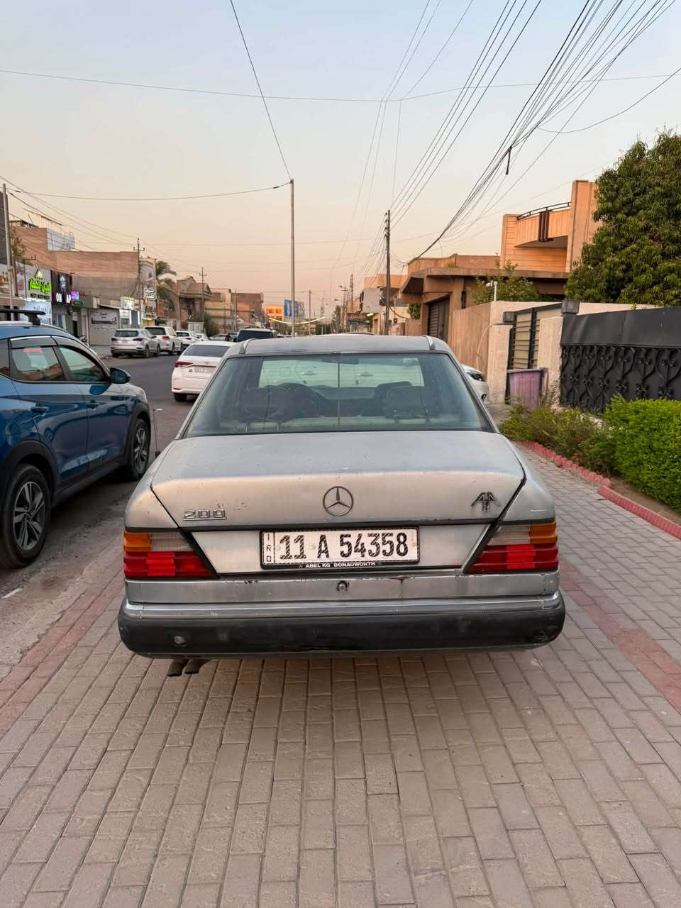 مارسيدس دب موديل 1988
سياره من ناحيه المحرك نضيفه جدا 

تبريد كير محرك كله وكاله 

للتوصل الرقم ***********
الرجاء للتواصل واتساب
