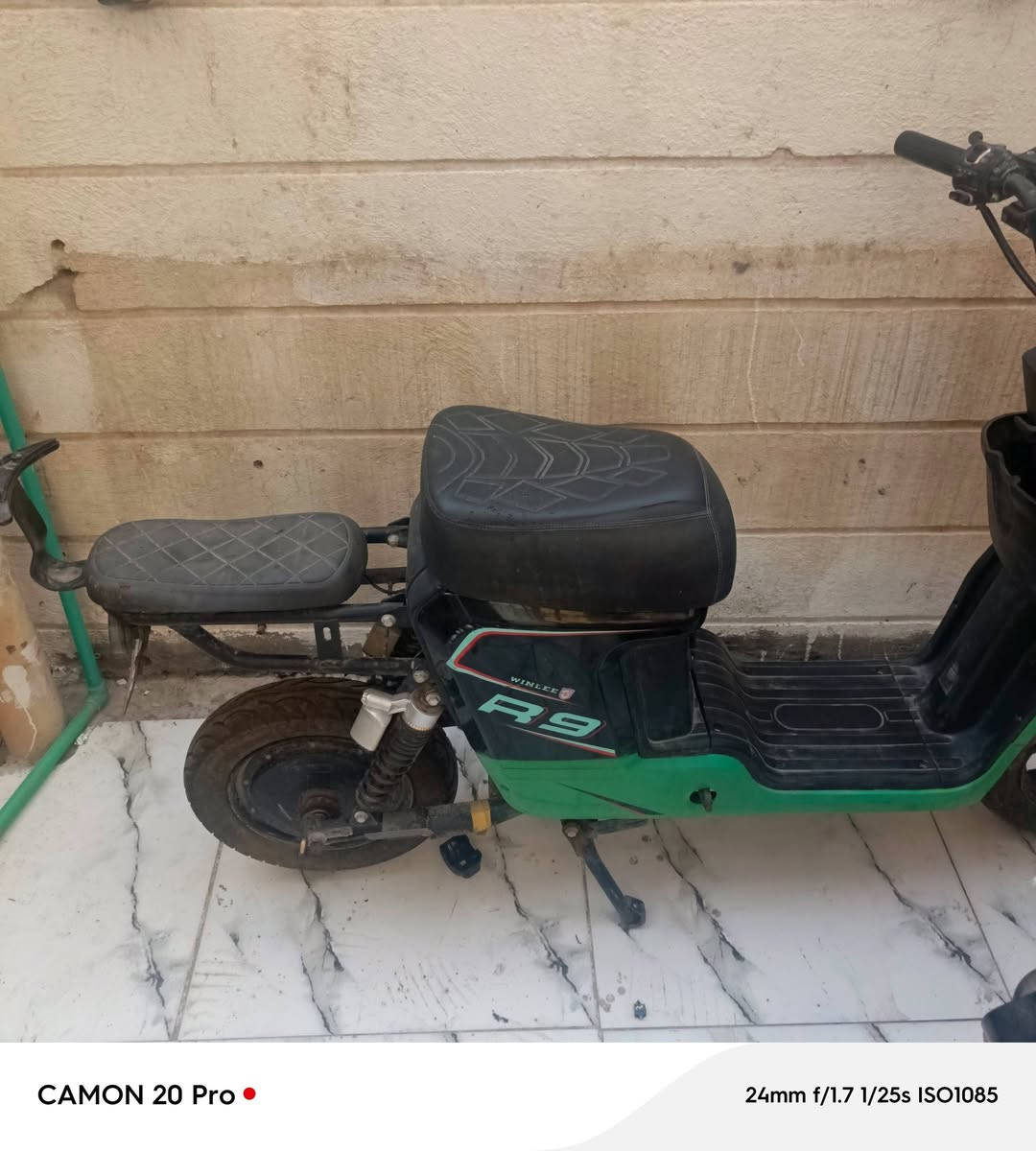 دراجة نظيفة R9رخيصه نقصهه بطاريات بس شرط الفحص كلهه شغاله والكفر الامامي بي كسر زغير سعرهه 150وبي مجال وهذا رقمي ***********
