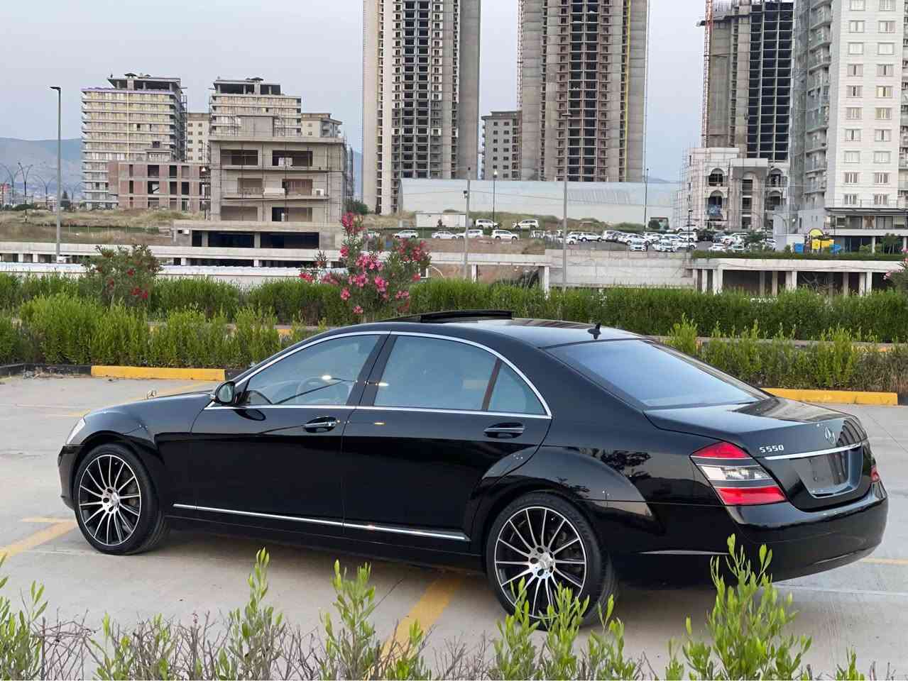 مارسیدس S550
مۆدێل ٢٠٠٨ مەکینە ٨ بستۆن بێ تۆربۆ مەرغوب 
مواسەفات فوول دەرگا لارج 
ناو زەرد سڵاید کوشن هیتەر ٥ پەردە دەرگا سەحب 
قەپات مواسەفات زۆر مواسەفاتی تری هەیە 
سەیارەکە لەسەر دەقی شەریکە ماوەتەوە هەموو گیانی بەشەرت گێڕ و مەکینە نەکراوەتەوە 
کۆدی بۆکراوە سعری ١ دەفتەر و مەجالێکی کەم 
*********** السليمانية, العراق
