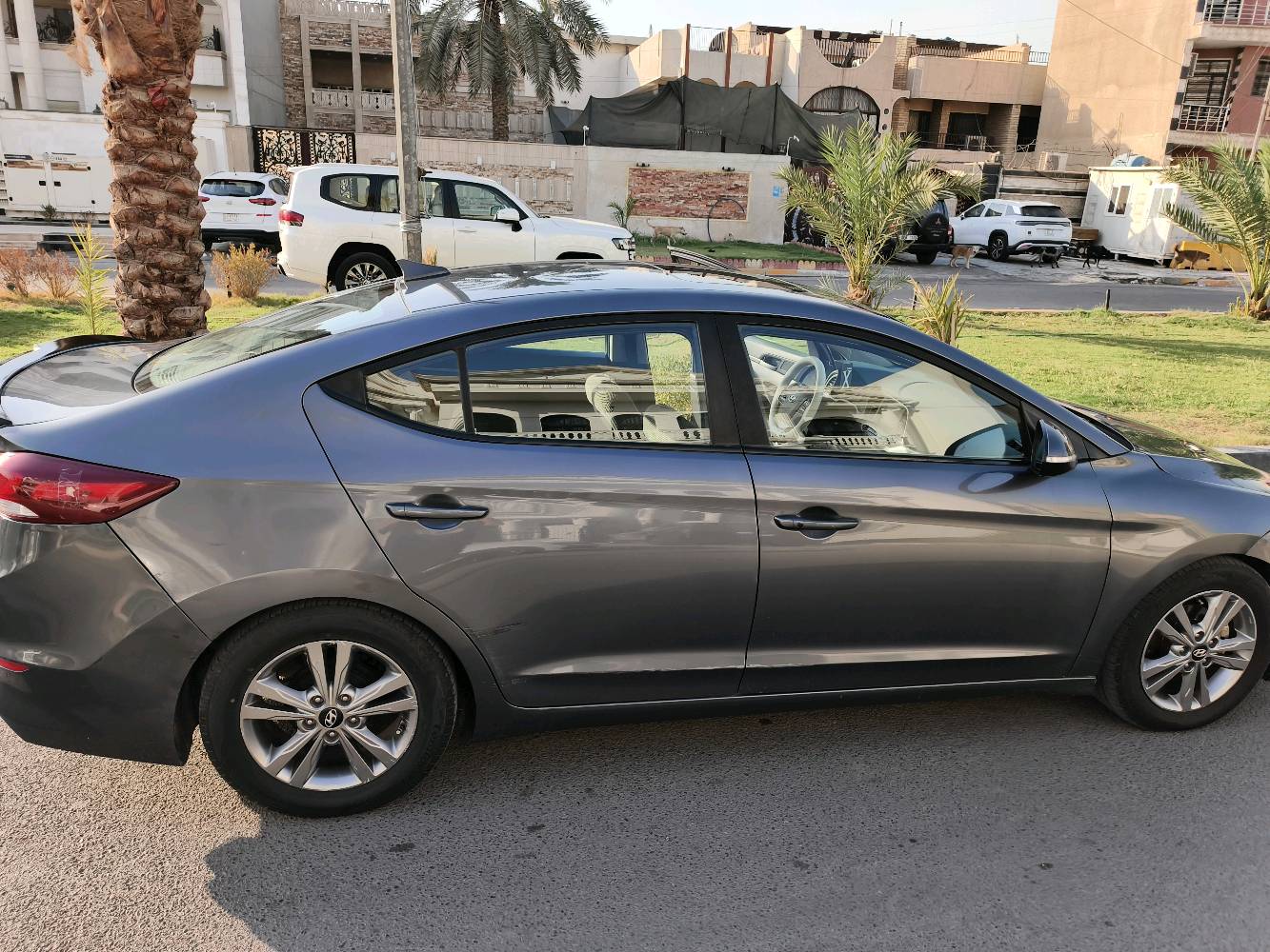 سلام عليكم النترا لمتد 2018 رقم بغداد باسمي وارد أمريكي ضررها حوض التاير مبدل وبالعراق بيه تبديل الجاملغ و ربع البنيد 3 قطع ونص 
فول مواصفات 1/1 
فتحة سقف 
بصمة تشغيل وابواب 
تدفئة كشنات امامية وخلفية 
اشاير مري وقلاب 
رادارات امامية وجانبية 
وضعيات خزن 
3 انضمة قيادة 
شاشة كاربلي
منظومة زنون عالي ناصي لد 
بك لايت جنسز لد 
السيارة جاهزة تبريد ومكينة وكير 
مكينة 2000 دوش تنقص ربع كل تبديلة 
وكير At مكفول 
تبريد ثلج 
منظومة مي جديدة 
صدر خلفي جديد وأمامي نواقص بسيطة 
باقي التفاصيل اتصال فقط 
*********** 
السعر 107 ومجال بسيط 
مكاني بغداد