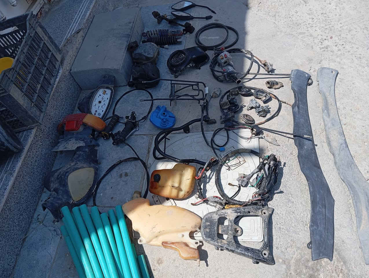 سلام عليكم غراض للبيع مال تفصيخ الاسعار مناسبه مكاني ناصريه مركز رقمي ***********
