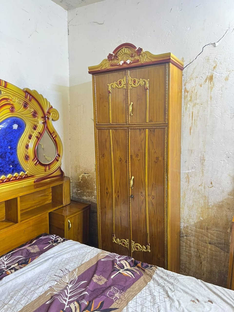 غرفه اخشاب صاج داخل وخارج الضهر جرجوبه براغي موديل نفخ مقوس 6ابواب ملحق الزاويه كنتوريه ملحق اخت الجديده نضيفه جدا السعر 700بغداد الاتصال *********** متواجد واتساب اكو توصيل بكروه
