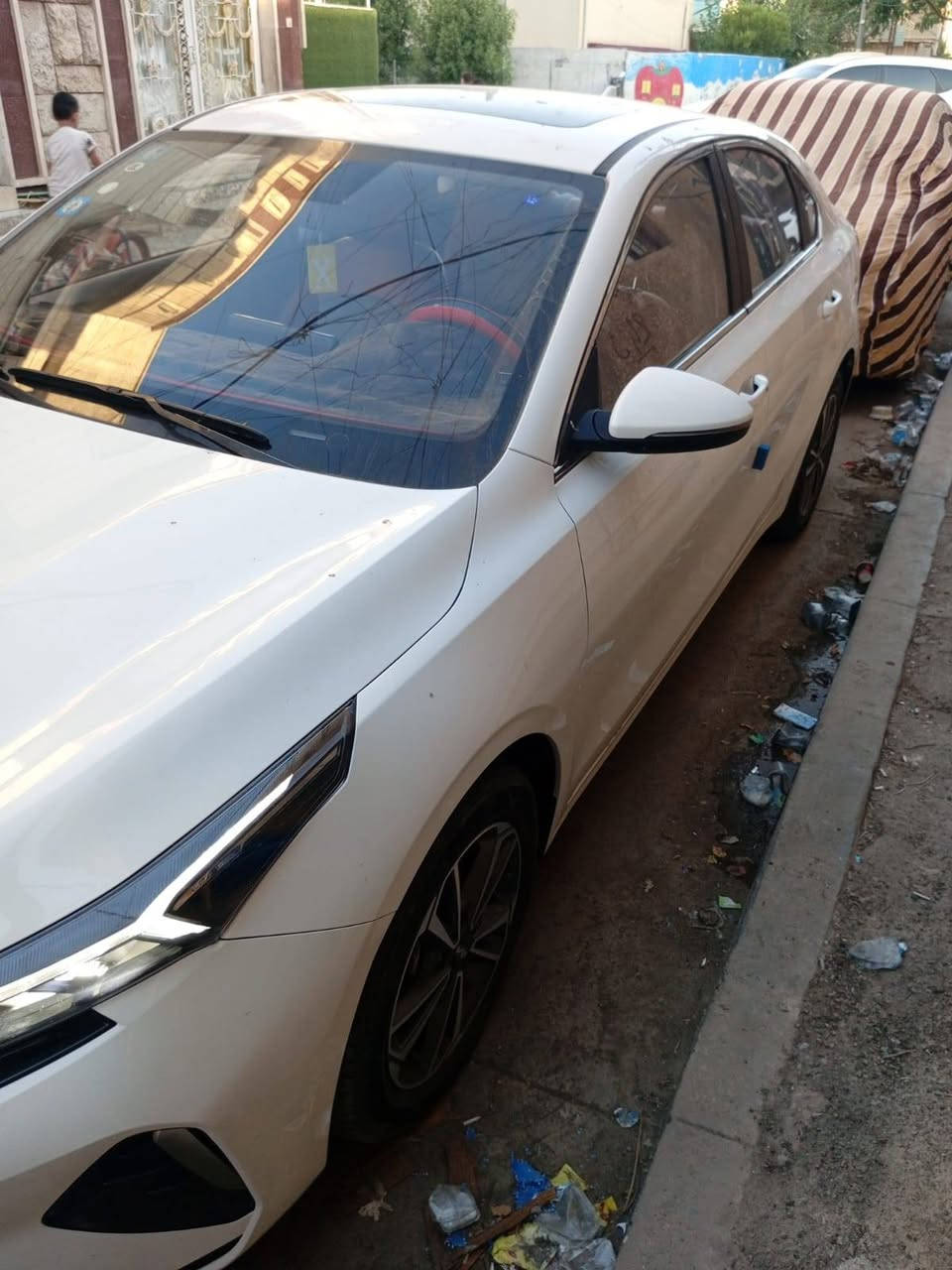 السلام عليكم كيا K3 موديل 2024 ماشية 37000كم بدون ضربه او صبغ مكفولة السيارة فول مواصفات تحكمات فتحه سقف مري شفط بصمة 5ويل كب لد نهاري السيارة جدا نظيفة رقم بغداد باسمي  للبيع السعر 138 وبيه مجال الاتصال على الرقم *********** اني مكلف بالنشر ماارد على الرسائل
