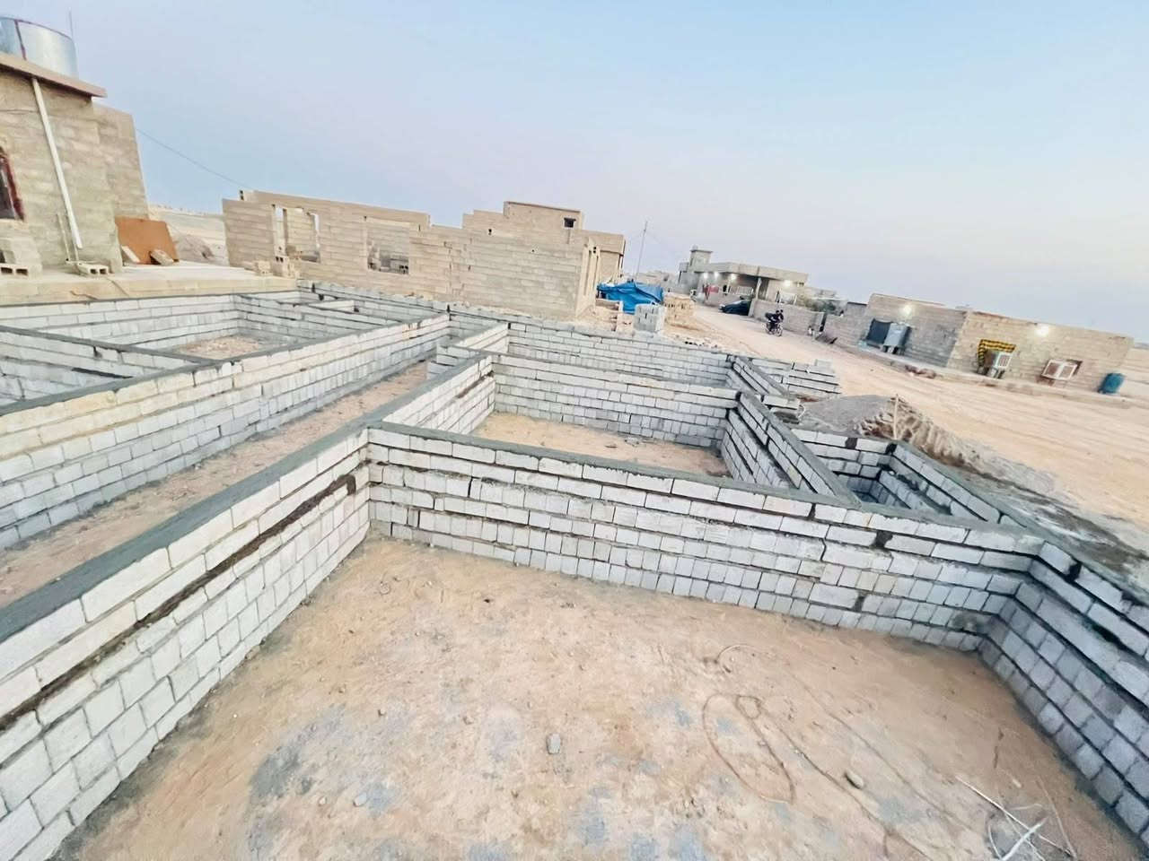السلام عليكم اساس مدفون البيع حي الزيتون الخارطه/145 /القطعه،/300متر السعر خمسه مليون ونص وبي مجال /اتصال ***********
