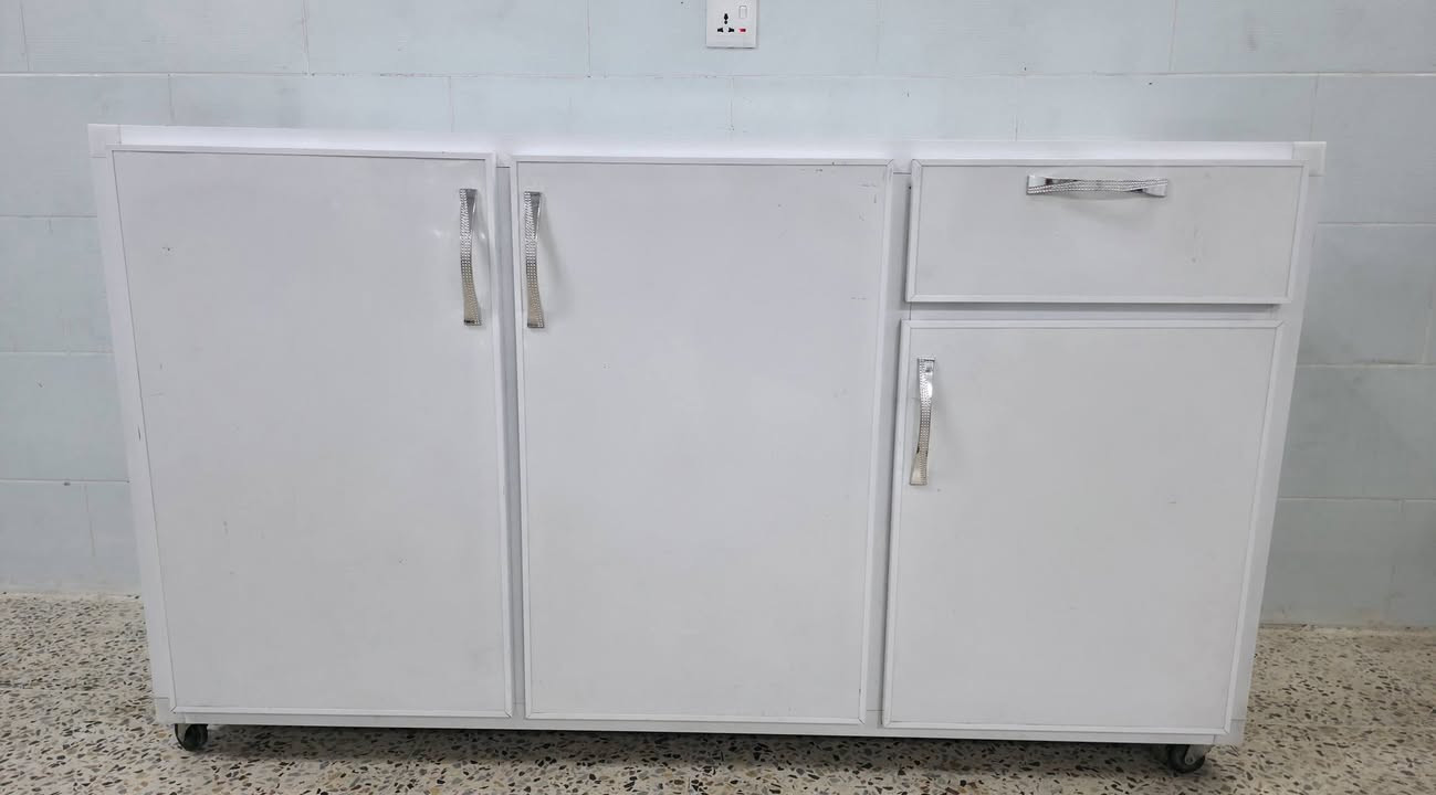 ئەم کەوانتەرە بۆ فرۆشتن  5 تاکە 
3 تاکی عەرزی   2 تاکی هەڵواسین
زۆر تازەو جوان و بێ عەیبە
وەک لۆک وایە لایلۆنی لێنەبۆتۆ 
سلێمانی بەکرەجۆ   *********** 
***********
