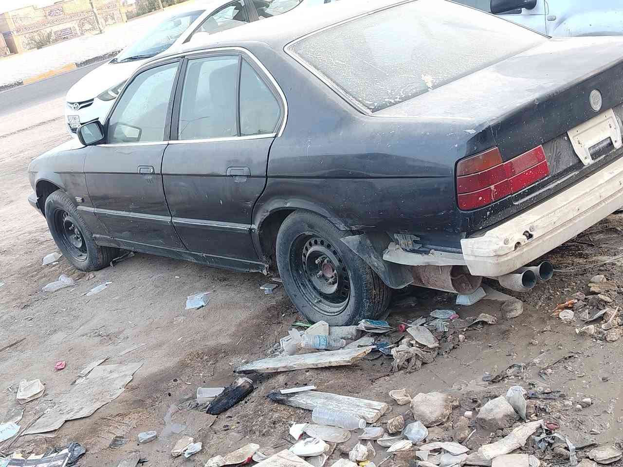 سلام عليكم بي ام ٥٢٠ بيهة ٢٨ تك فانوس كير اوتو موديل ٨٩ سيارة رقم انكليزي بسمي مكينة وكير بيهن ضعف حدادية جديدة وزوج تاير وتبريد شغال ثلج السيارة نقصهة بس باتري  مكان ديوانية سعر ٢٨ وبيهة مجال للشراي *********** بس شراي يجي سيارة رقم مميز ثلاثي نجف رجاا بس شراي وجماعت ال 20 لاتراسل وتعب روحك

