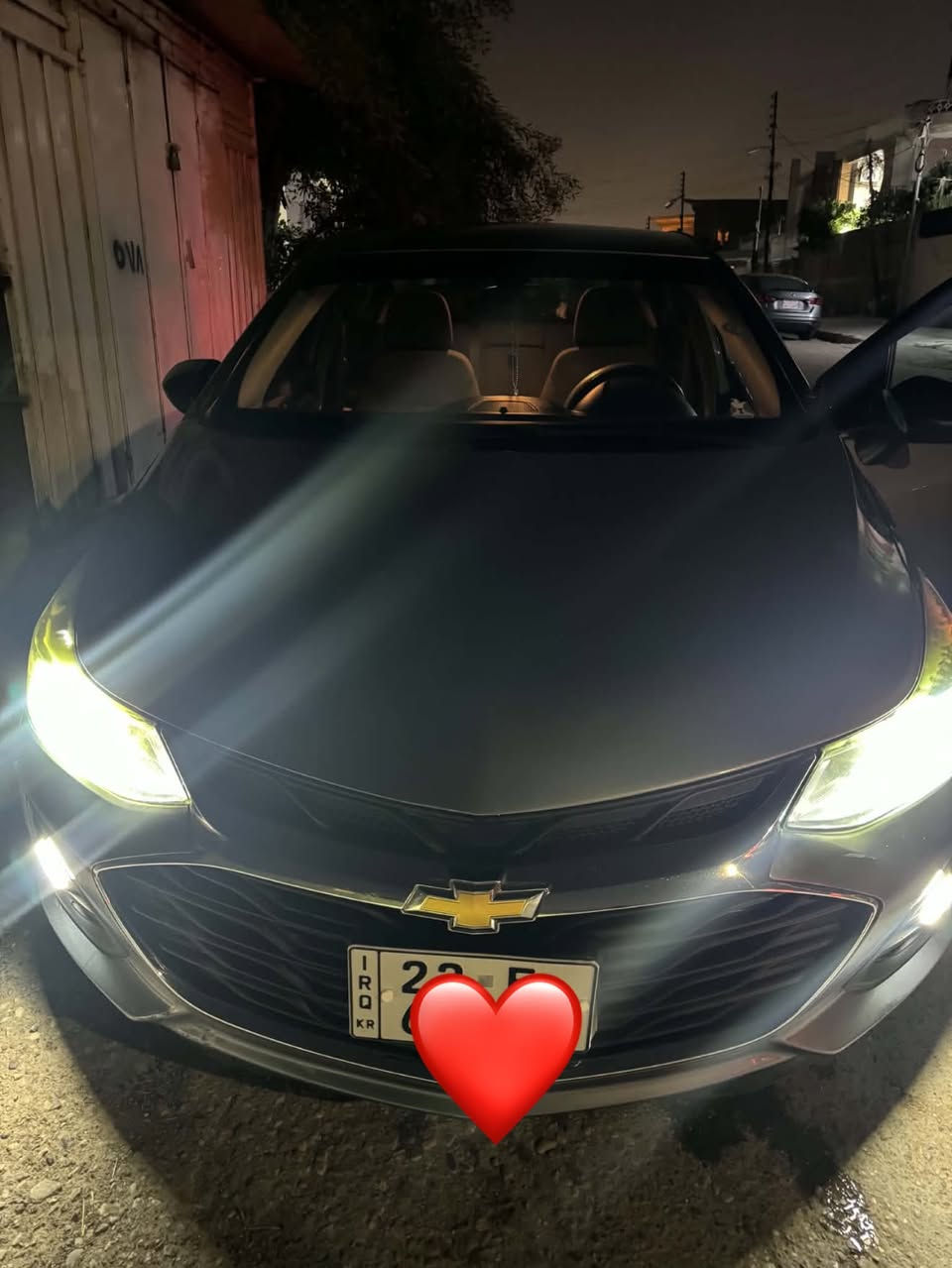 السلام عليكم
اخواني سيارة شوفرليت گروز 

موديل 2019 

السيارة ب اسمي وكالة تحويل شتريد حاضر 

نص فول  ضررها ب امريكا سرقة شاشة فقط 

ضررها بالعراق فقط خشم بونيد 

كابون بيها رقمها أربيل هزة جديدة 

سنوية جديدة 

الصور قدام العين 

سعرها 103 و بيها مجال للطيبين 

تجي تشوفها بالواقع احلى من الصور 

للتواصل خاص أو ع الرقم ***********
