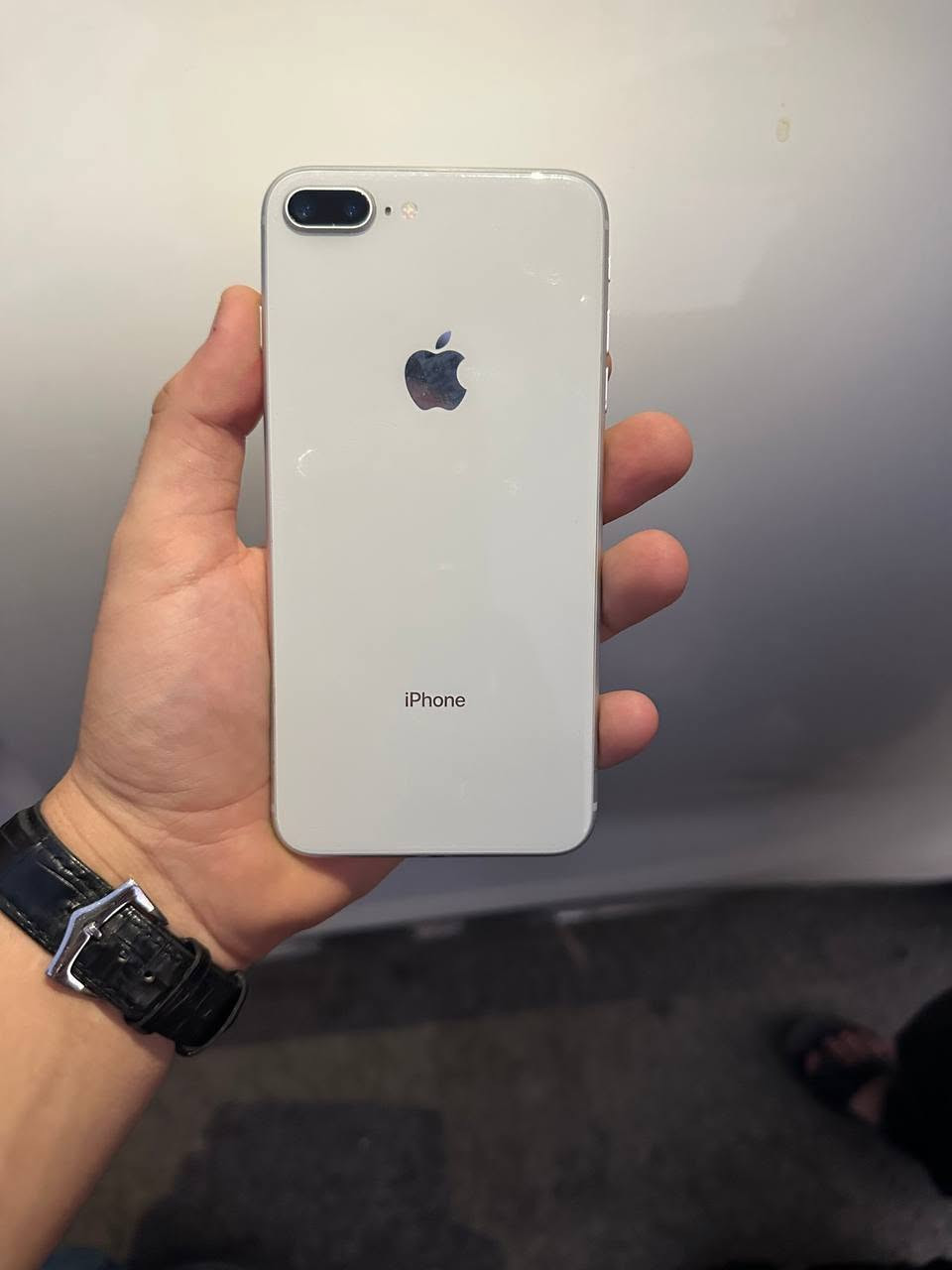 إعلان بيع آيفون 8 Plus
آيفون 8 بلس (iPhone 8 Plus) نظيف وجاهز للاستخدام.
المساحة: 256 جيجابايت (سعة كبيرة جداً تكفي لكل الصور والتطبيقات).
البطارية: مبدلة حديثاً وبأداء ممتاز.
الحالة العامة: الجهاز يعمل بشكل ممتاز، الظهر والأطر بحالة جيدة جداً، مع وجود فطر بسيط في زاوية الشاشة العلوية لا يؤثر على اللمس أو الاستخدام.
النظام: محدّث لأحدث نظام يدعمه الجهاز.
السعر: 125 ألف دينار
المكان: كربلاء
التواصل: ***********
