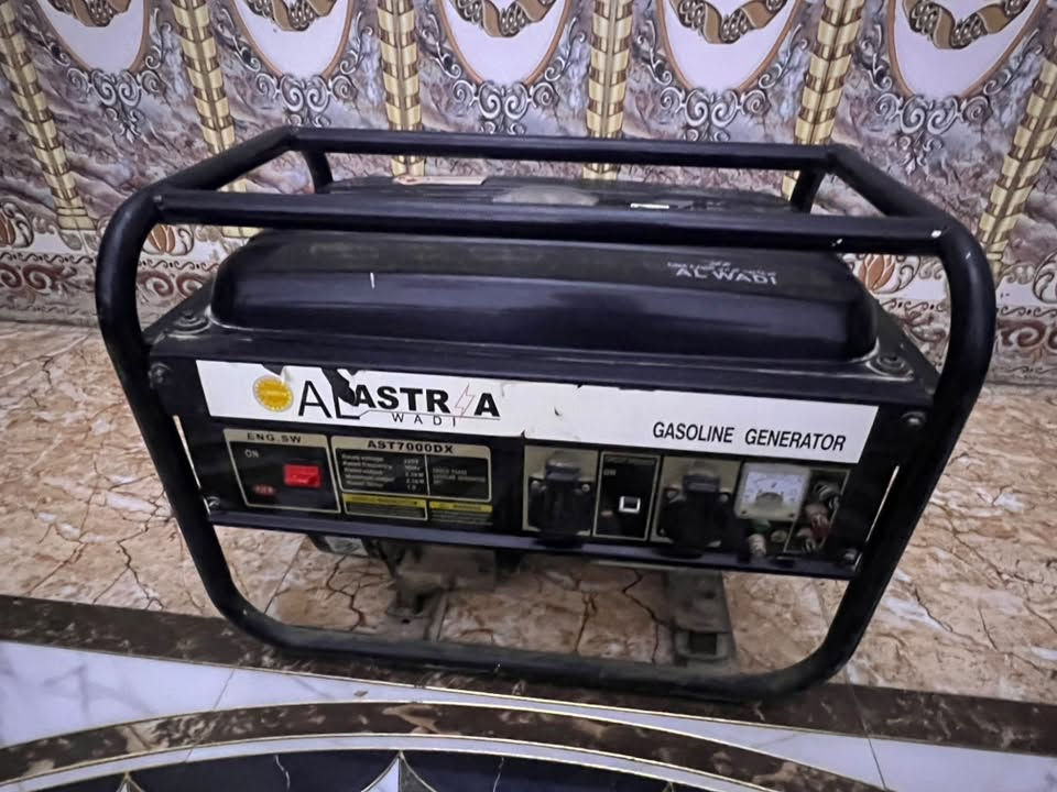 السلام عليكم مولد من شركه بيت الوادي اشتريتها ذاك الموسم ب٣٥٠ ومستخدمتها هواي  نقصها حبل تشغيل  رايدها ب٢٥٠ وبيها مجال 
***********
