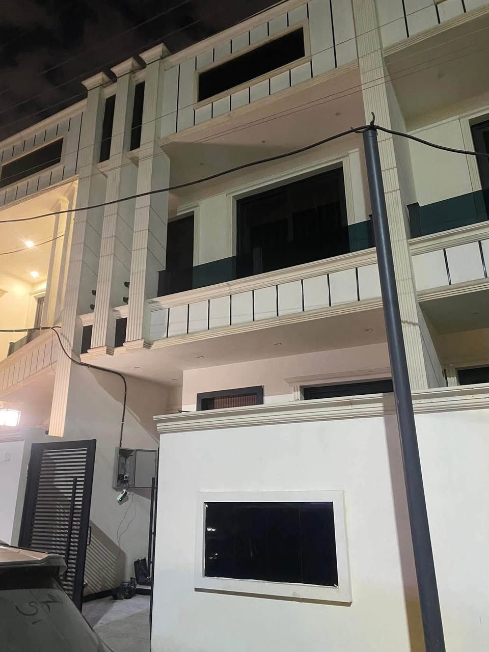 السلام عليكم يوجد سكن طالبات في منطقة البياع بالاولى شارع 10 ثاني بلوك من جهة السريع بيت مؤثث بناء حديث 
قريب على جامعة الفراهيدي و جامعة ابن سينا 
للاستفسار اكثر التواصل خاص
او الاتصال على الارقام 
***********
***********
علماً اني صاحب السكن يعني مو دلال
