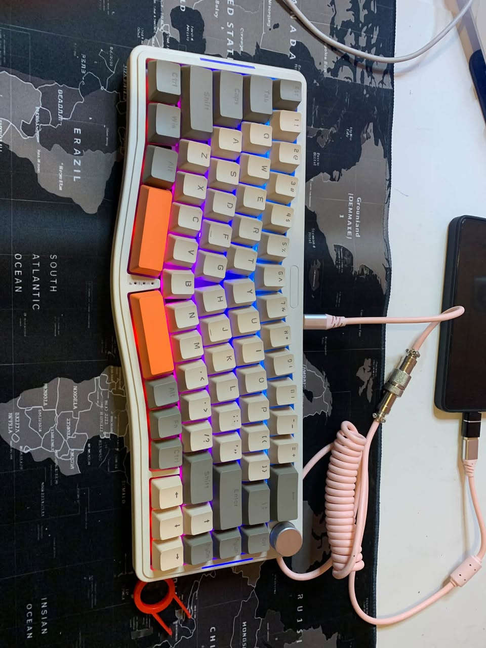 🔥Ajazz aks068🔥
هذا الجمال ب30 الف بس 
ريد اسويتج❤️
Rgb متعدد الانماط
احترافي100%
استجابه كلش راقيه
كيبل تايب سي ملتوي مميز استجابه رهيبه
فوليوم صوت 
قابل لتغيير السويتجات والكي كابس 
السعر30 وتوصيل 5 لجميع المحافظات حياكم الله💐
