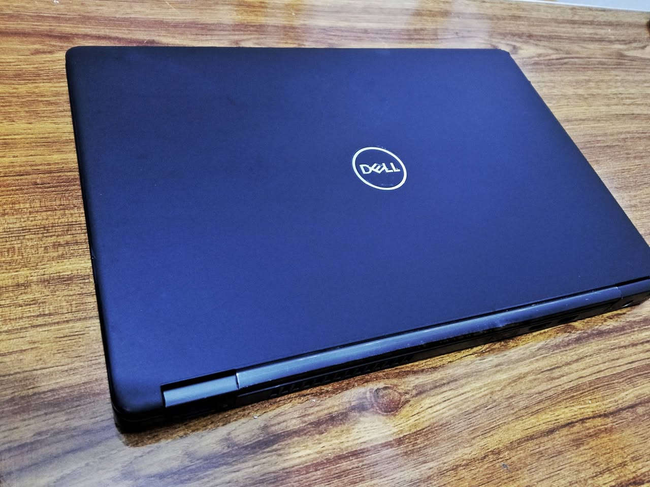 🛑للبيع لابتوب نوع Dell 5491 
Core i5 8th الجيل الثامن 
 _معالج نوع H  (يفرق عن بقية المعالجات بأنه يعطي اداء رائع جداً)
_شاشة لمس 14.1 انش
_الرام 16 ..الهارد 256 
_منافذ متعددة منها منفذ HDMI  ومنافذ USB متعددة..
_نسبة نظافة 99% باله اوربي درجة اولى ..
🎯 يشغل لك البرامج التالية بكفاءة:
✅ AutoCAD
✅ MATLAB
✅ Photoshop
✅ Premiere Pro (تشغيل متوسط)
✅ 3ds Max (للتعلم والمشاريع البسيطة)
🎮 أفضل 10 ألعاب يشتغلن عليه:
✅ GTA V
✅ PES 2021
✅ Fortnite
✅ Valorant
✅ PUBG Lite
✅ League of Legends
✅ CS:GO
✅ Minecraft
✅ Dota 2
✅ Call of Duty Warzone Mobile
السعر 400 الف مع هدايا تشمل  1)حقيبة  
2)وسادة ماوس
3)ماوس sm-01  وايرلس 
4)شاحن
 للتواصل مراسلة الصفحة او  رقم الواتساب 
 ***********
