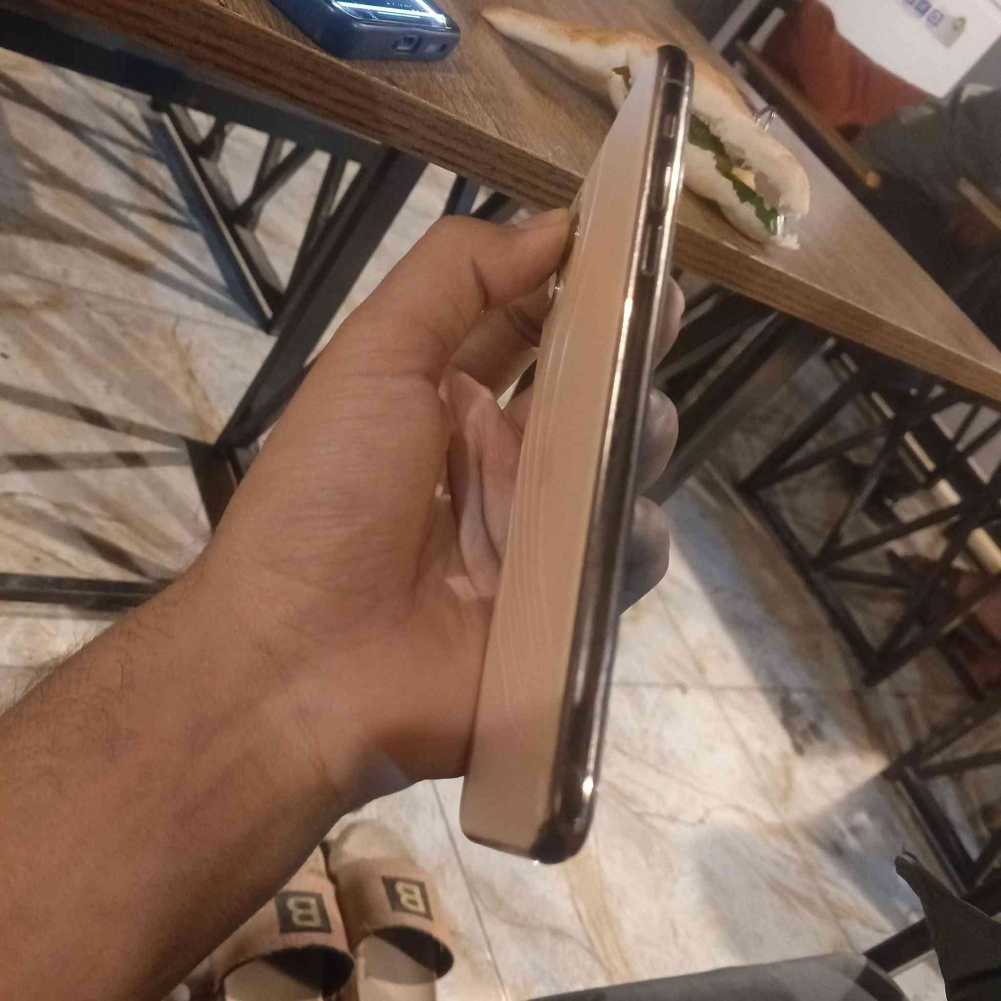 ذاكره 64
بطاريه 74 اصليه 
الجهاز نضيف بس بي كسر بلكلاس م مفتوح ابد
مكاني مسيب ‏‪***********‬‏ اتصل وبيك خير ودلل
