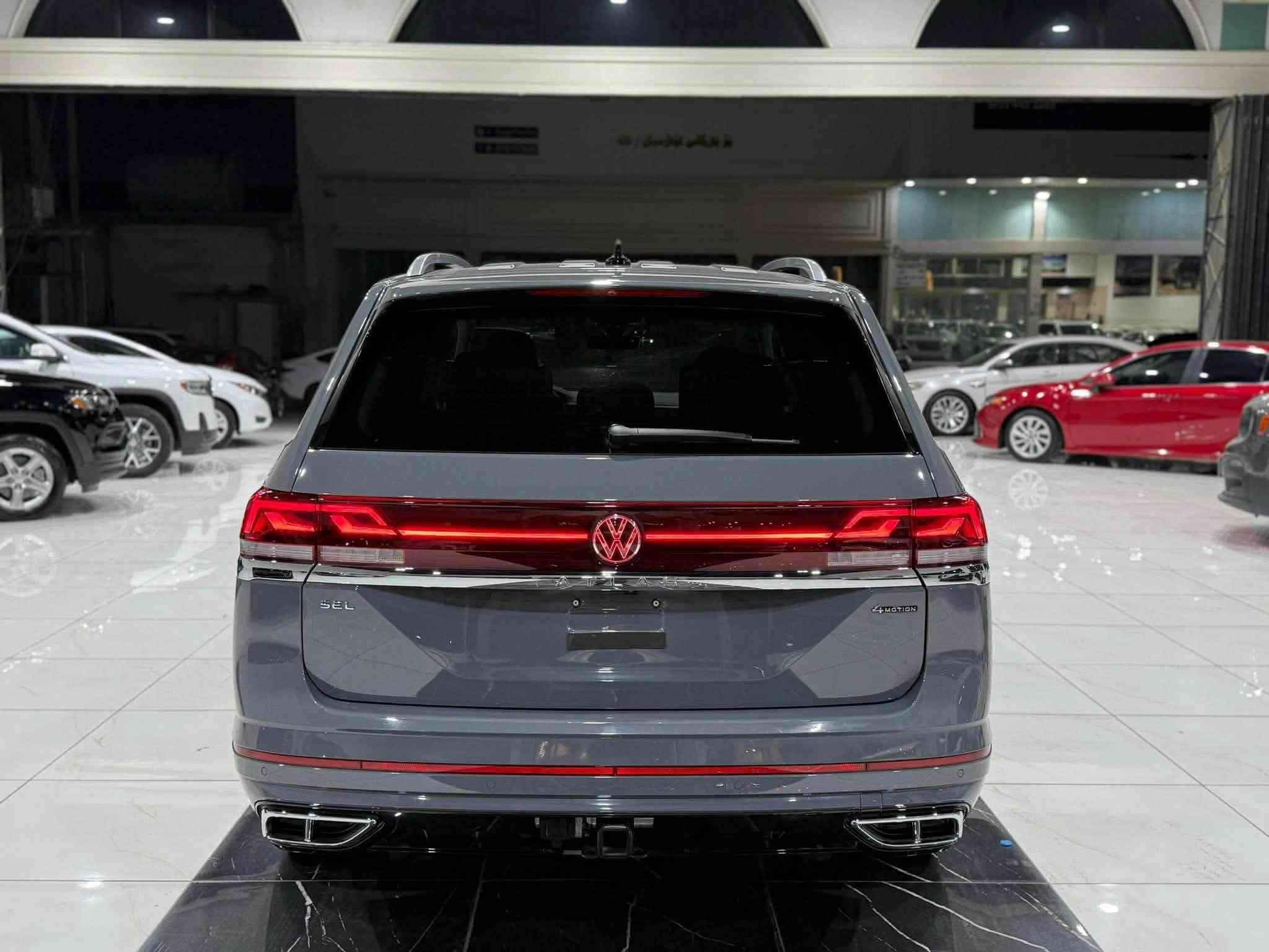 Volkswagen Atlas SEL Premium R-Line 2025
‎عداد المسافة : 11 الف مایل 
‎السیارة کلین تایتل بدون صبغ و تبدیل 
‎فاملي ٧ راکب 
‎لون سمنتي اعلی لون ب اطلس 

‎اعلی المواصفات  SEL premium Rline 1/1 :
‎سقف بانوراما
‎داتاشو 
‎بصمة تشغيل
‎بصمة أبواب
‎تشغيل عن بعد (Remote Start)
‎صندوق شفط كهربائي
‎رادار أمامي (تحديد مسار)
‎رادار جانبي (نقاط عمياء)
‎رادار خلفي (تحذير من الاصطدام)
‎كاميرات محيطية 360°
‎سستم سماعات FENDER
‎تحكم وضعيات القيادة Drive Modes 
‎اوتو بارك Auto Park
‎تبريد مركزي لمس
‎كشنات ميموري
‎كشنات جلد
‎کشن تدفئة و تبرید
‎هاند بريك بصمة
Android Auto 
Apple Car Play 
‎مانع انزلاق+ABS
‎شاشة كبيرة لمس
‎حساسات خلفية+ كاميرا 
‎تحكمات استيرن
‎اوتو ستارت Auto start 
‎اوتو ستوب Auto Stop 
‎وبقية المواصفات المعروفة
‎‏‎ 
‎مکان سیارة اربیل
‎‏‎سیارة بدون رقم تترقم شمالي 
‎‏‎‏‎للاتصال والاستفسار
‎☎️*********** اسیاسیل
‎کورك *********** ☎️
