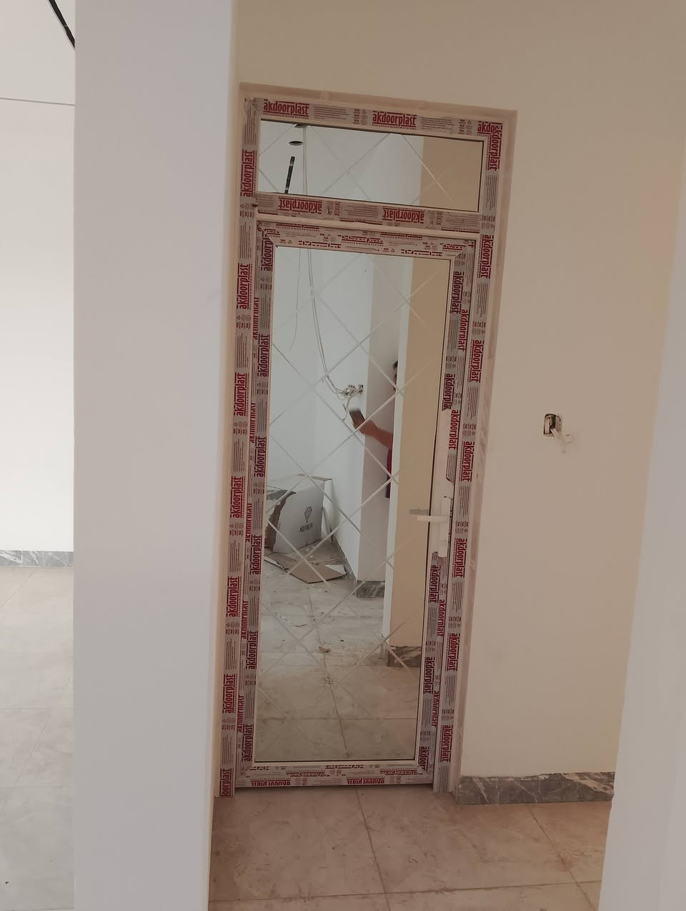 معمل وعد الشمري لعمل الابواب والشبابيك البلاستيك والمنيوم والحديد بسعار مناسبة ويشمل النقل والتركيب الموقع صناعة الكرامة بالقرب من ساحة بغداد الاستفسار على ***********/***********
