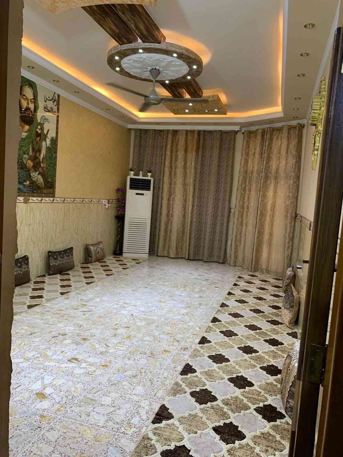 دار للبيع مساحة ١٥٠ متر جبه ٧.٥ × ٢٠ 
طابق الأول غرفتين نوم + سويت ستقبال ٧ × ٤ 
مطبخ حار بارد 📍✔️
طابق ثاني ٤ غرف نوم رقم العقار ٤٠٣ بداية منطقة 
مجاور شارع ٦٠ م تجاري موقع #ممتاز_للسكن 
ضمن قطع أراضي موظفي أمانة بغداد مقاطعة ٢ / ٩ 
زعفرانية حي الامانة _ تعامل مباشر معه صاحب دار 
مكتب الكناني للوساطة العقارية 📍✅️
موقع المكتب مدخل شارع ٤٠ م مقابل بناية #يا_حسين_ع
نوفر لكم قطع سكنية واستثمارية و تجارية و #مميزة تحتوي على تشجير من ضمن قطعة 
دور بمساحات مختلفة من ضمنها مطلوبه قروض الإسكان 
من يرغب #بشراء_و_البيع جاهزين ضمان حق البائع و المشتري 
إتصال والاستفسار *********** متوفر واتساب
