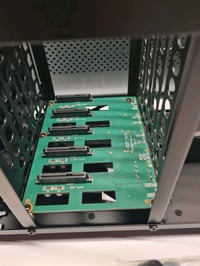 هذا الصندوق هو Jonsbo N1 Mini-ITX Case، وهو هيكل كمبيوتر صغير الحجم (S...