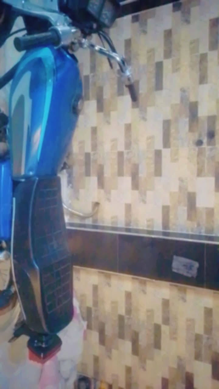 سلام عليكم دراجه للبيع اربعه دراجه نضيفه عوزها بوشه وبستم  بس السعر خاص اليريدها يخابرني او يراسلني على هاذه الرقم ***********
