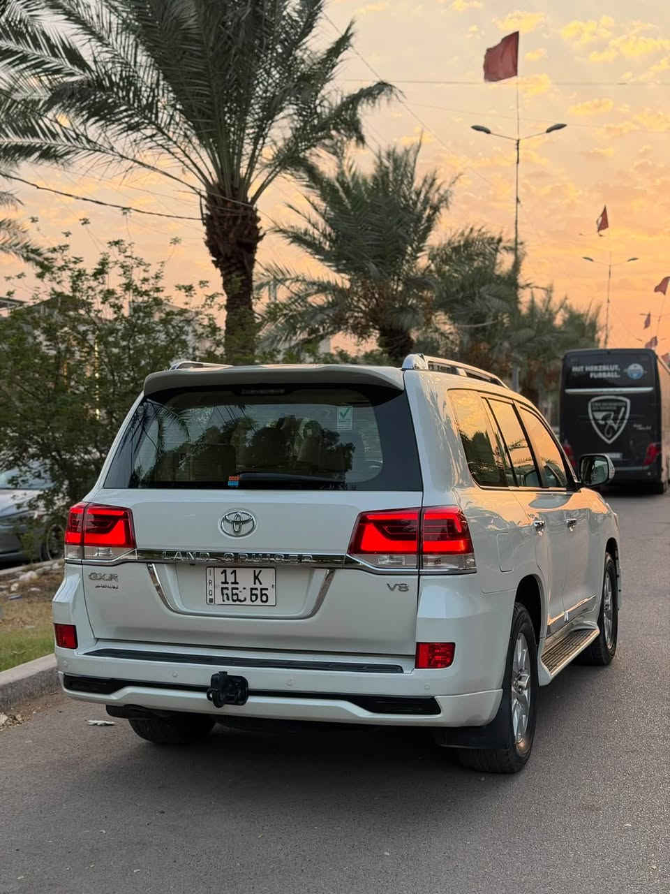 لاندكروز GXR • ٨ سلندر ٤٦٠٠ • رقم بغداد