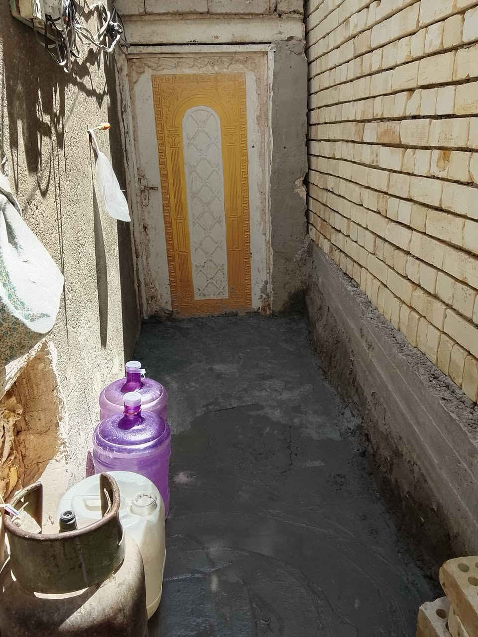 🏡 بيت للبيع – النجف حي الرحمة

📍 الموقع: حي الرحمة، شارع مقرنص، قرب حسينية السيد كريم.

▫️ المساحة: 60 م².▫️ يتكون من: غرفتين (5×3)، صالة (5×4)، مطبخ (2×2)، تخريجة ومكشوف.▫️ البناء: بلوك.

✅ السعر يشمل: سبلت طنين، مغسلة، خزان ماء، سخان، كلوبات، ومطور.

💰 السعر: 21 مليون دينار قابل للتفاوض.

📞 للاستفسار: ***********
