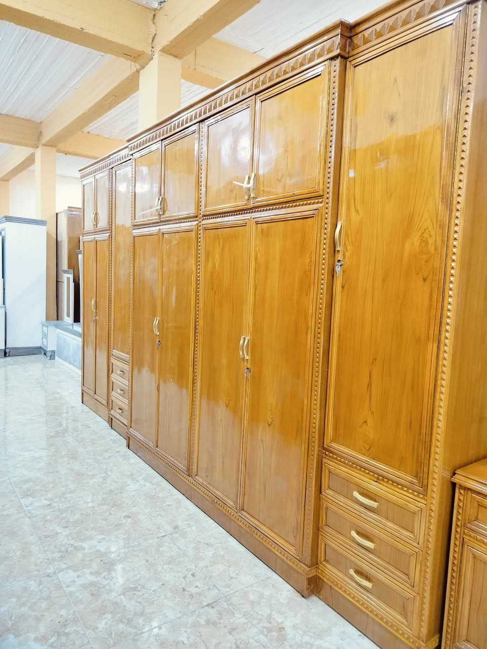 السلام عليكم غرفه مستخدمه عنوان واسط العزيزيه شارع التربيه يوجد واتساب *********** سعر مليون 350
