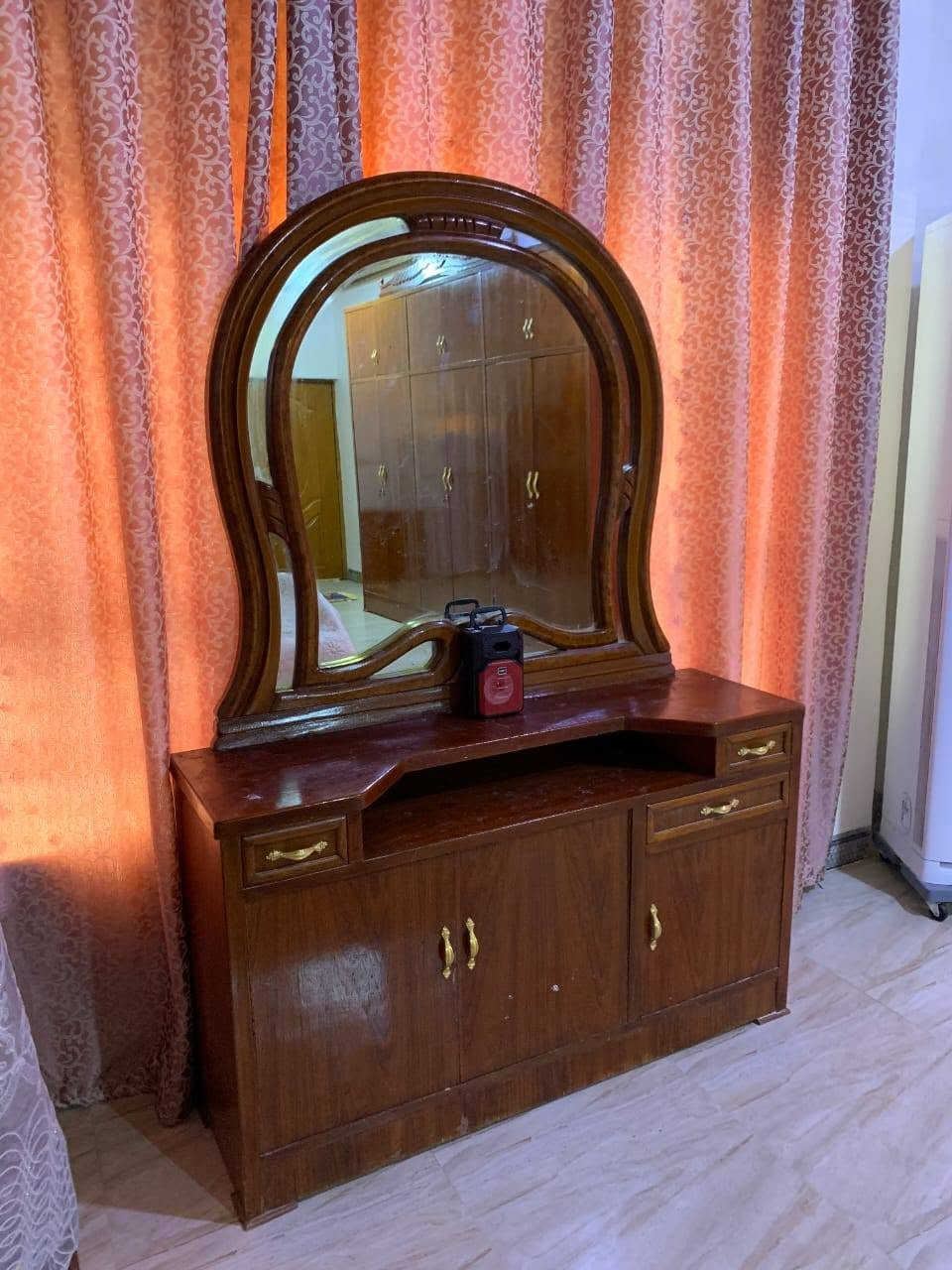 غرفة نوم للبيع شغل نجارة عراقية التصوير واضح 💯 نضافة فول ٦ ملحق مكاني ديالى ❤ ***********
