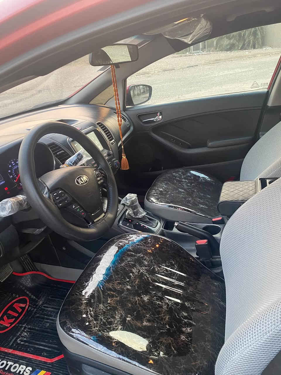 كيا فورتي موديل 2018
وارد امريكي حادثها بنيد فقط
مكينة 2000 دوش
كير at المرغوب
السيارة فتحا سقف
شاشه بلاديه كار بلي كامرة
تحكمات ستيرن جهتين
3 وضعيات قيادة 
دوشمة جديده 
منظومة تبريد جديدة
منظومة لايتات زنون
السيارة بأسمي سنوية لل 2030 تحويل ثاني يوم
السيارة كاملة متصرف عليها شي
السعر 115 بيها مجال قليل
مكاني الكاظمية
***********
