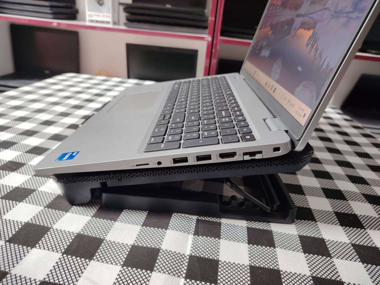 Dell PRECISION 3550 
الجيل العاشر 

Ci7 gen 10 
Core i7-10510 
Ram 16 gb ddr4
قابل للتطوير
Hard SSD  256 m.2
قابل للتطوير 

Nvidia Quadro P520 2GBكرت شاشه خارجي 

Intel Graphics 8 GBكرت شاشه داخلي

15.6 fhd

كيبورد عربي انكليزي ضوئي ليزري
السعر  565,000 
واتساب ***********
