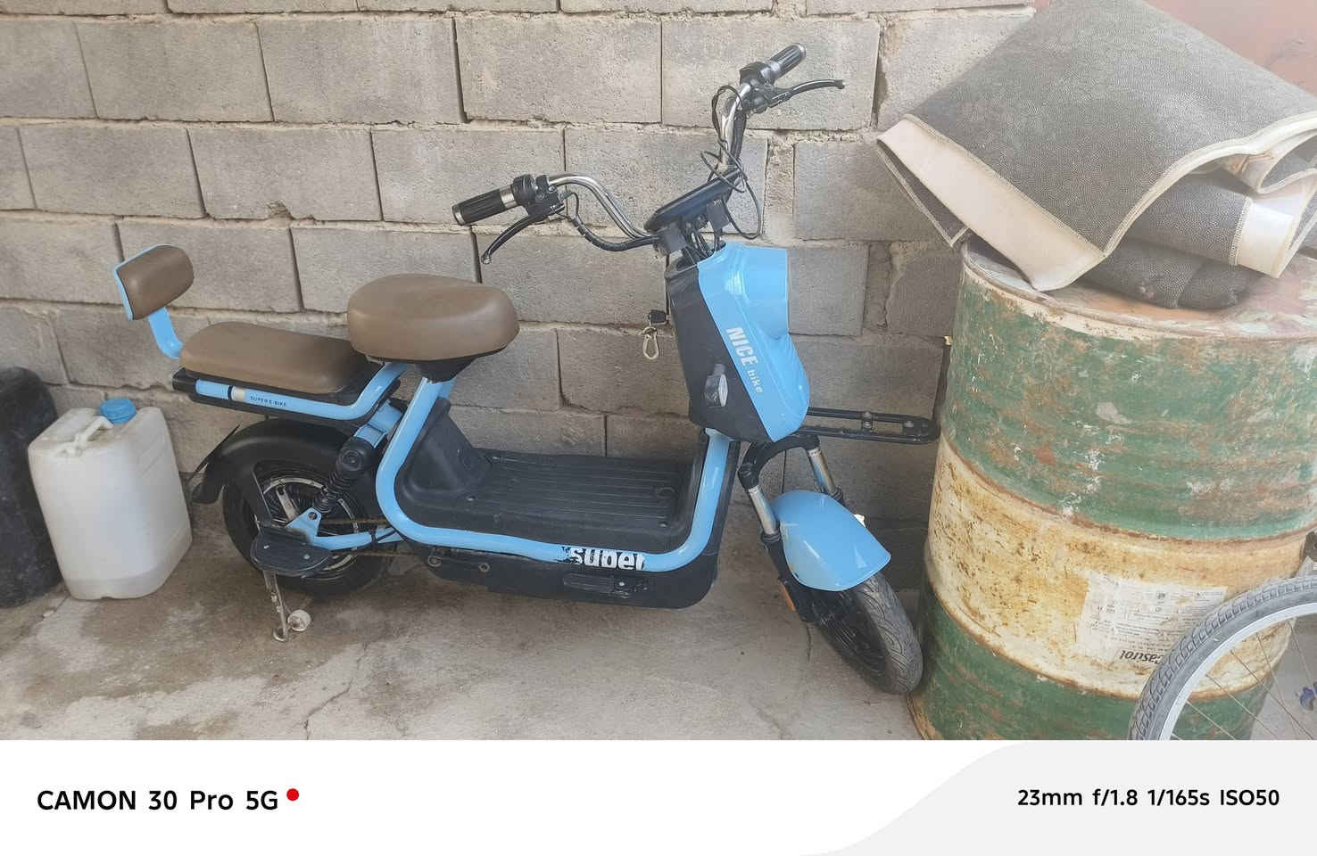 دراجه شحن للبيع شغاله بس بطاريات مابيها رايدها 110وهاذ رقمي بي واتساب ***********العنوان الكرمه
