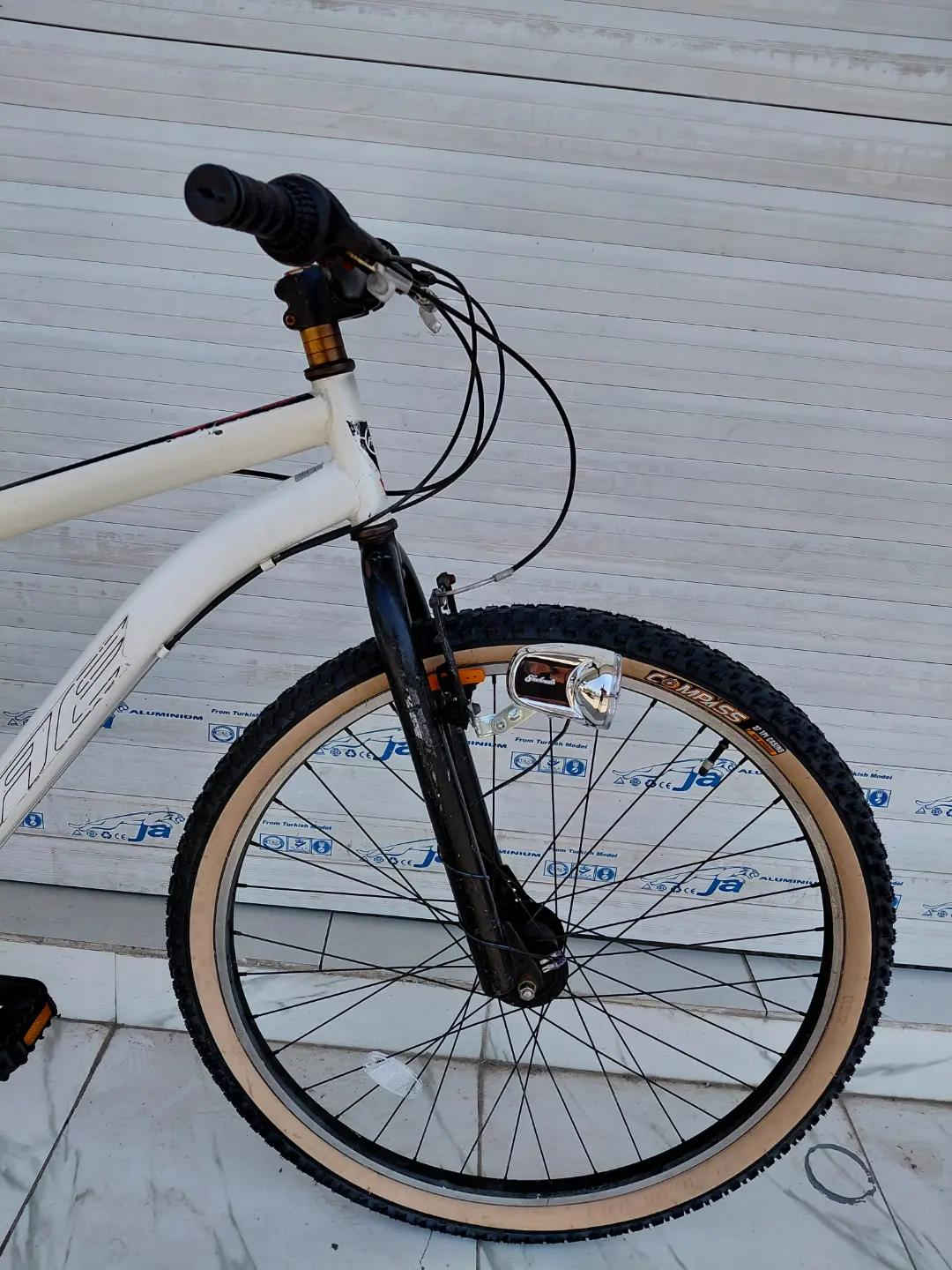 حجم 29  المعدن حديد ويالة المنيوم 3  × 6 سرعات من shimano السعر 200 الف شامل التوصيل     ✈يوجد توصيل لجميع المحافضات ✈ كركوك مدخل سايدين حي الاسرى والمفقودين  معرض ابو شيفان ( *********** )
