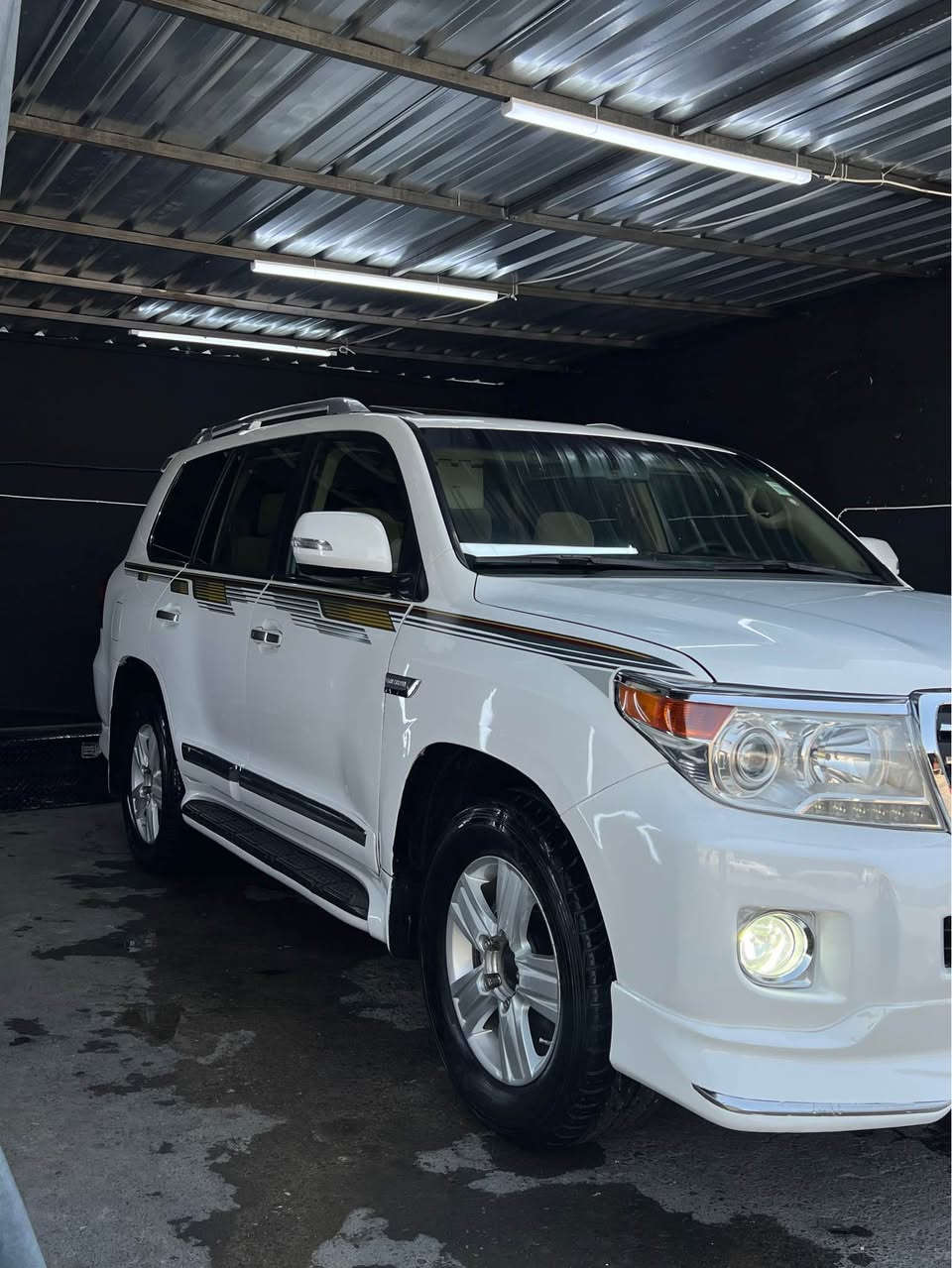 Toyota Land Cruiser 2008
GXR
V6
ابيض ثلجي

ثلاث شاشة
حساس خلفي امامي
بصمة
تشغيل عن بعد
فتحة
كاميرة
شاشة
ثلاجه 
كير اوتماتيك
داخل فورميكا
تحكمات ستيرن
تحديد سرعة
فول فول 
اخوان سيارة بها قطعتين صبغ بدون داخل بدون ارباك جدن نضيف كلشيء جديد بسمي  كير محرك اكسل كفالة
سعر ٢٤٣مجال بها ١٢ورقة غرامة وراء معاملة ارجع لك 
عنوان اربيل
*********** أربيل, العراق
